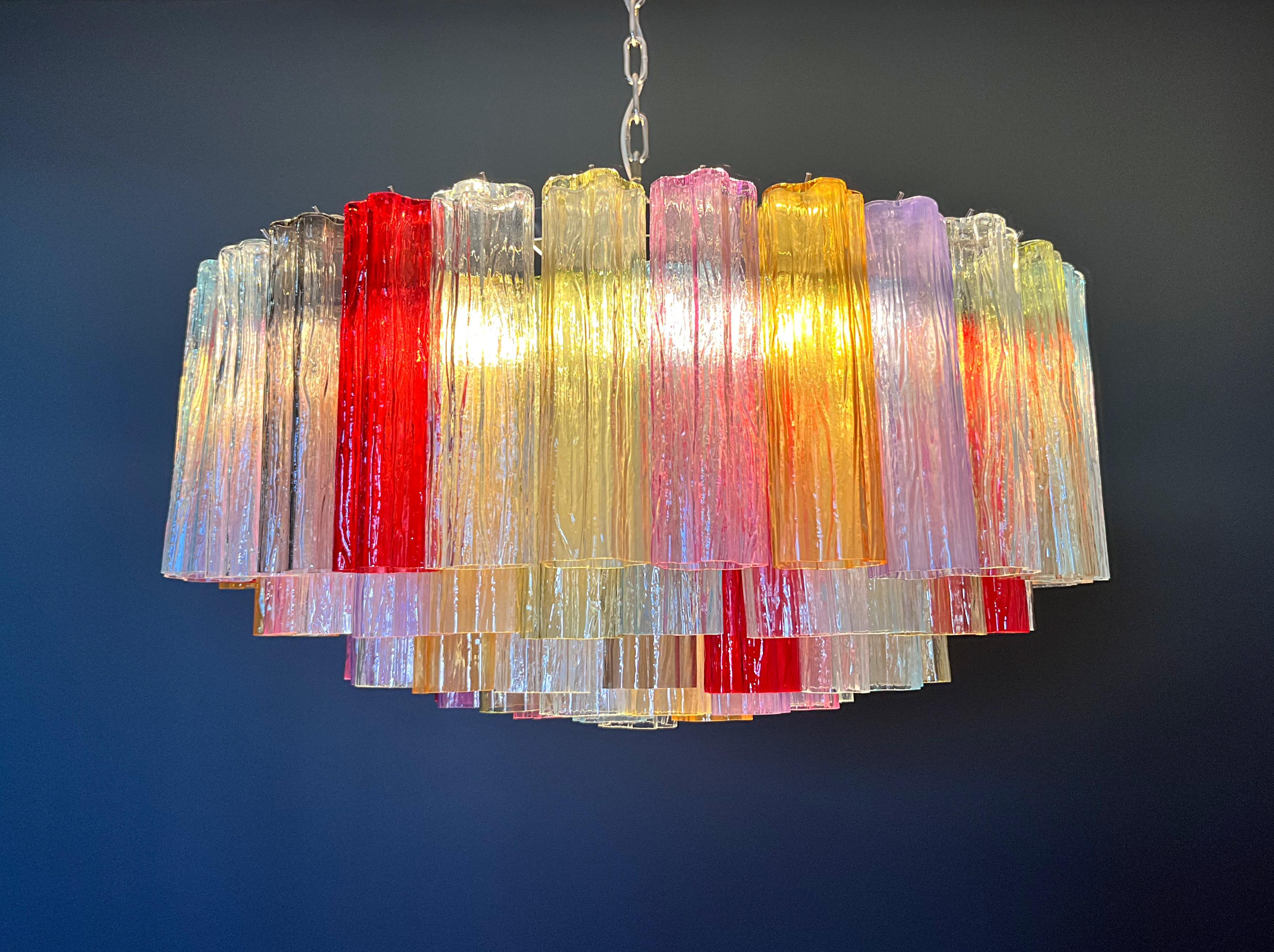 Grand lustre en verre de Murano -101 verres tubulaires multicolores 4