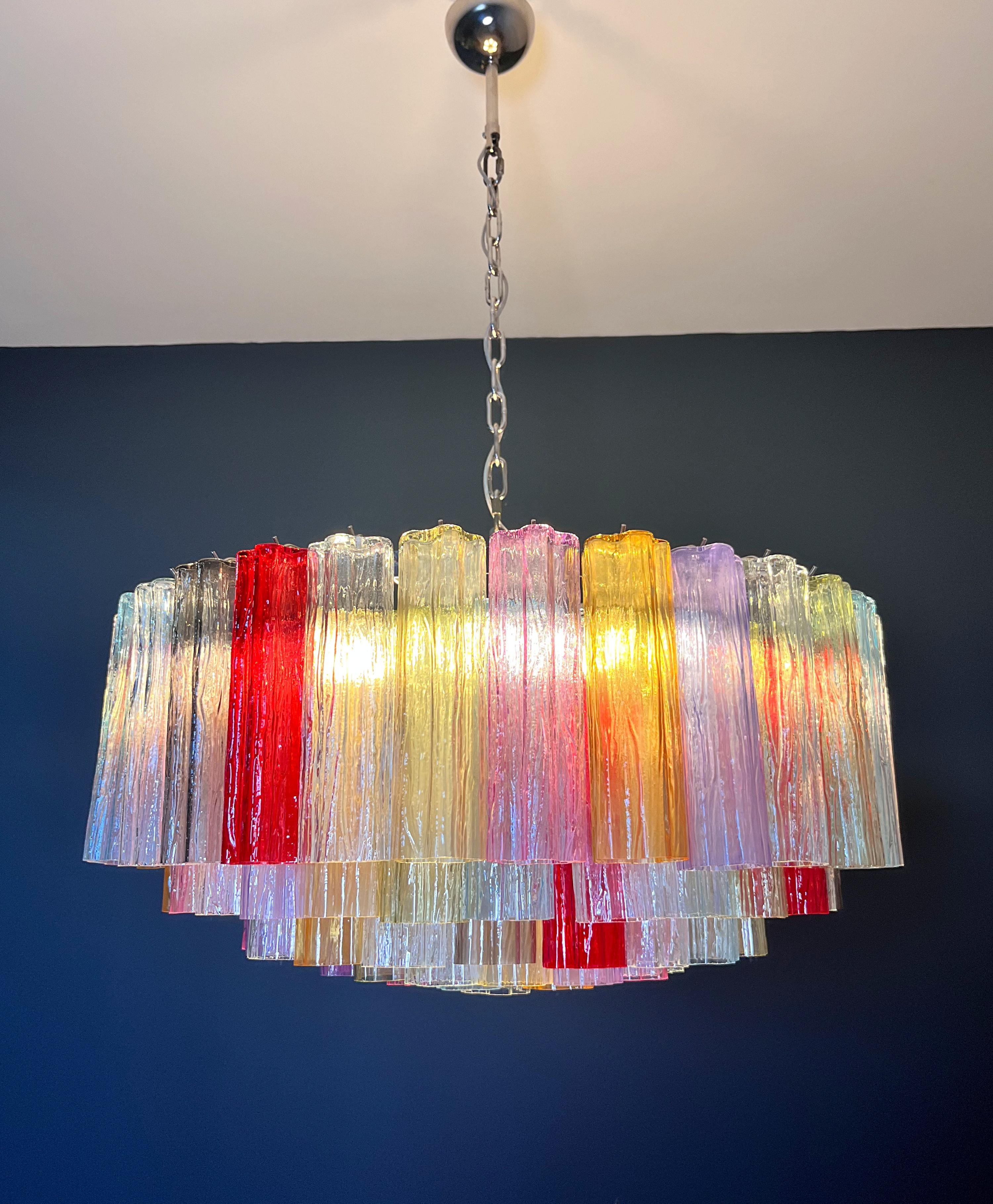 Grand lustre en verre de Murano -101 verres tubulaires multicolores 5