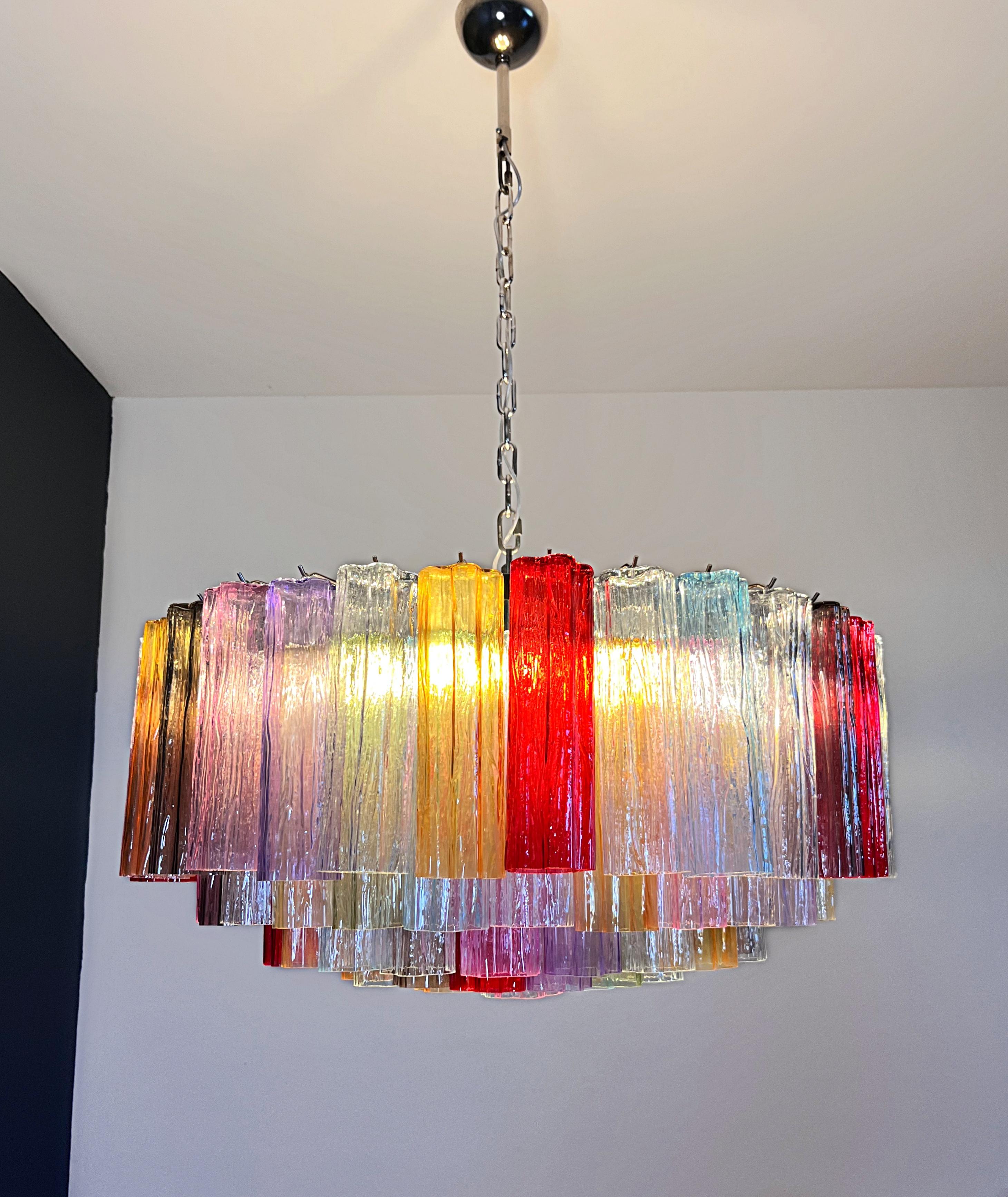 Grand lustre en verre de Murano -101 verres tubulaires multicolores 8