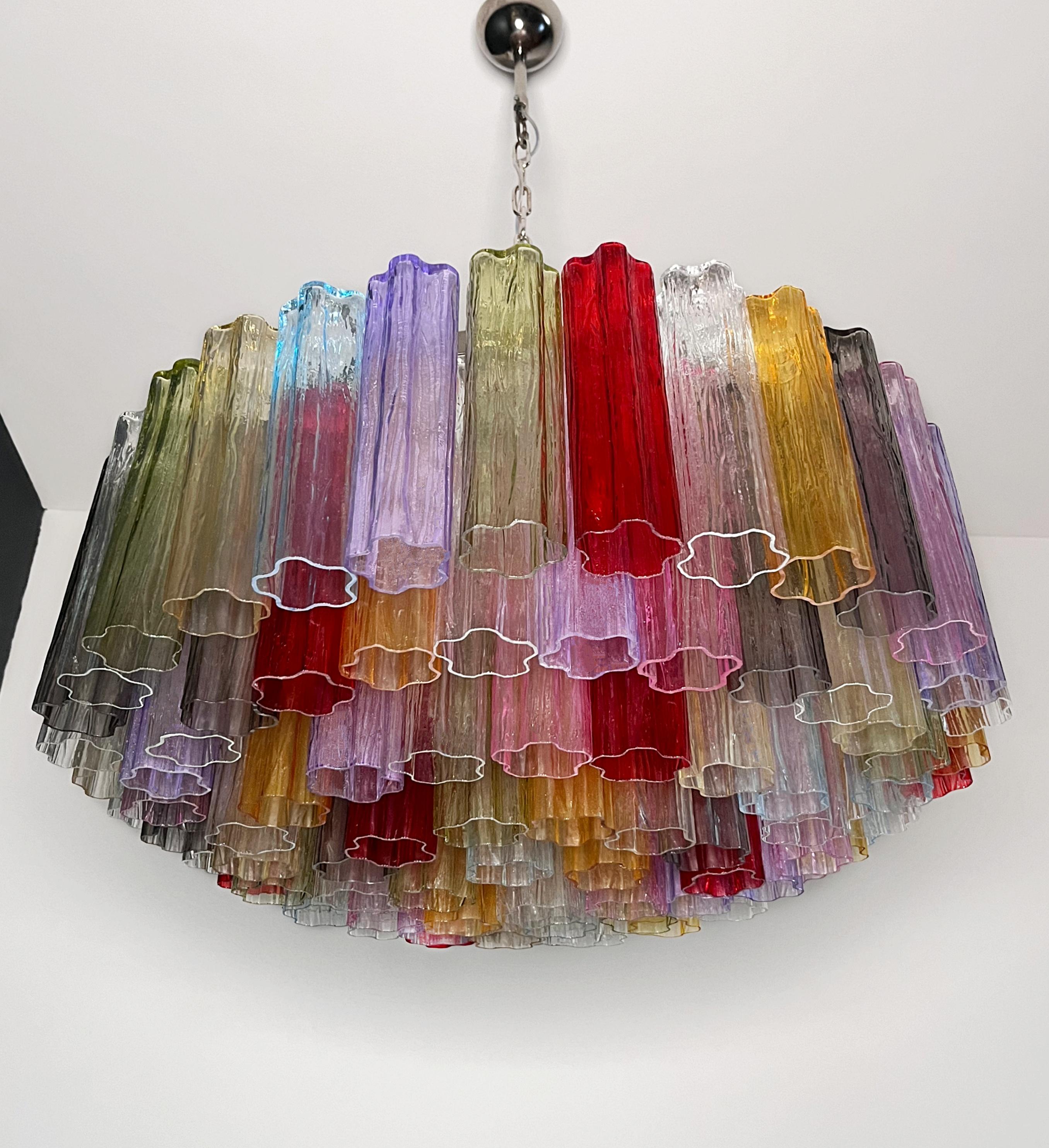 Grand lustre en verre de Murano -101 verres tubulaires multicolores 1