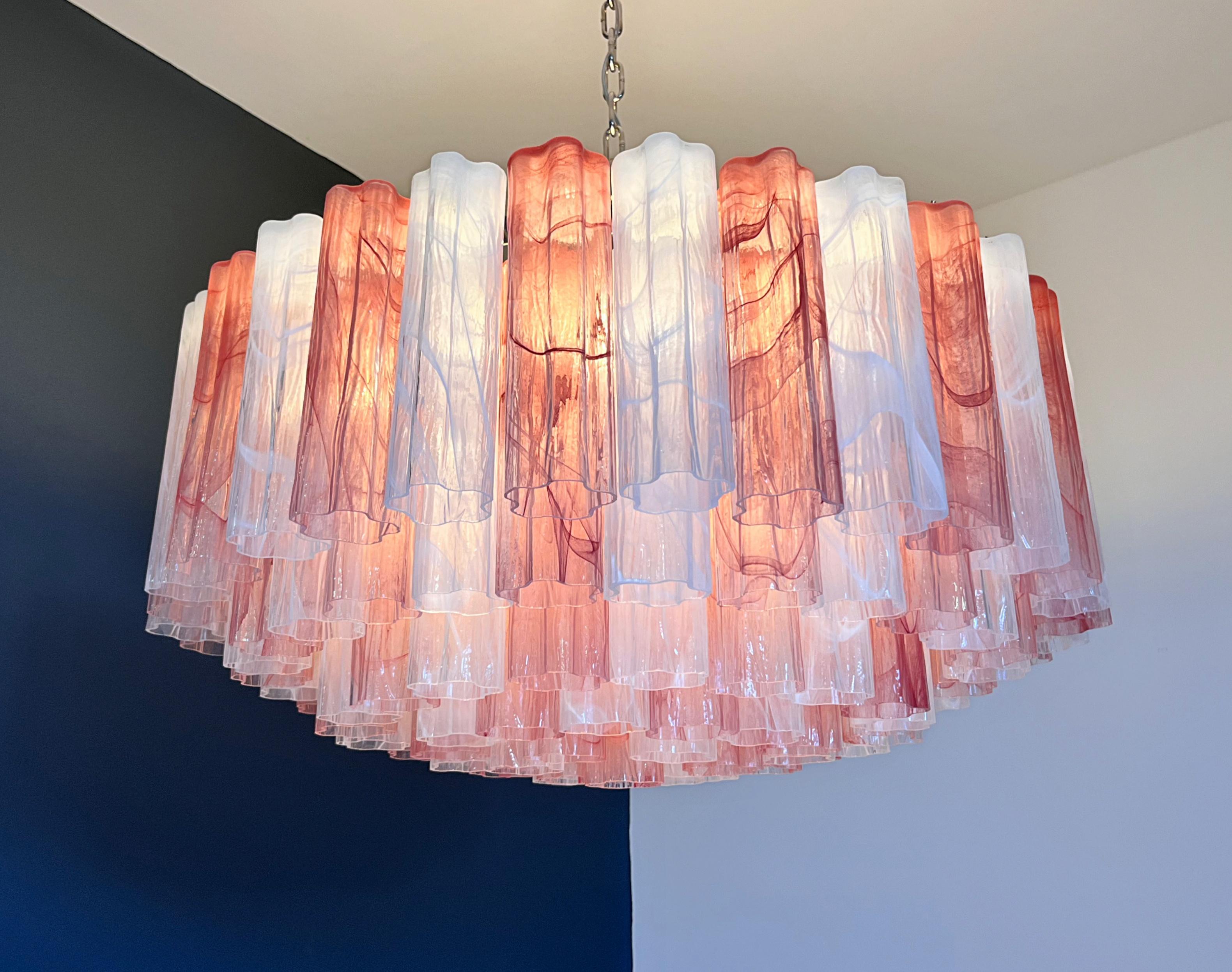 Grand lustre en verre de Murano -101 tube en verre d'albâtre rose et blanc en vente 8