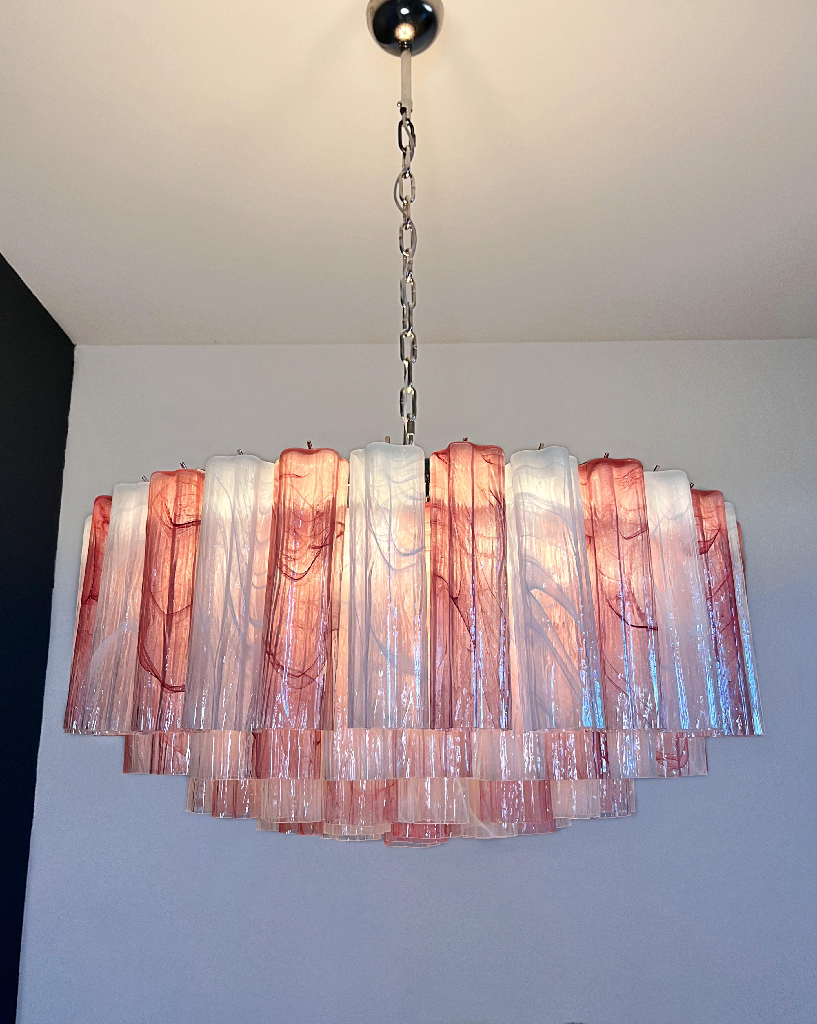 Grand lustre en verre de Murano -101 tube en verre d'albâtre rose et blanc en vente 10
