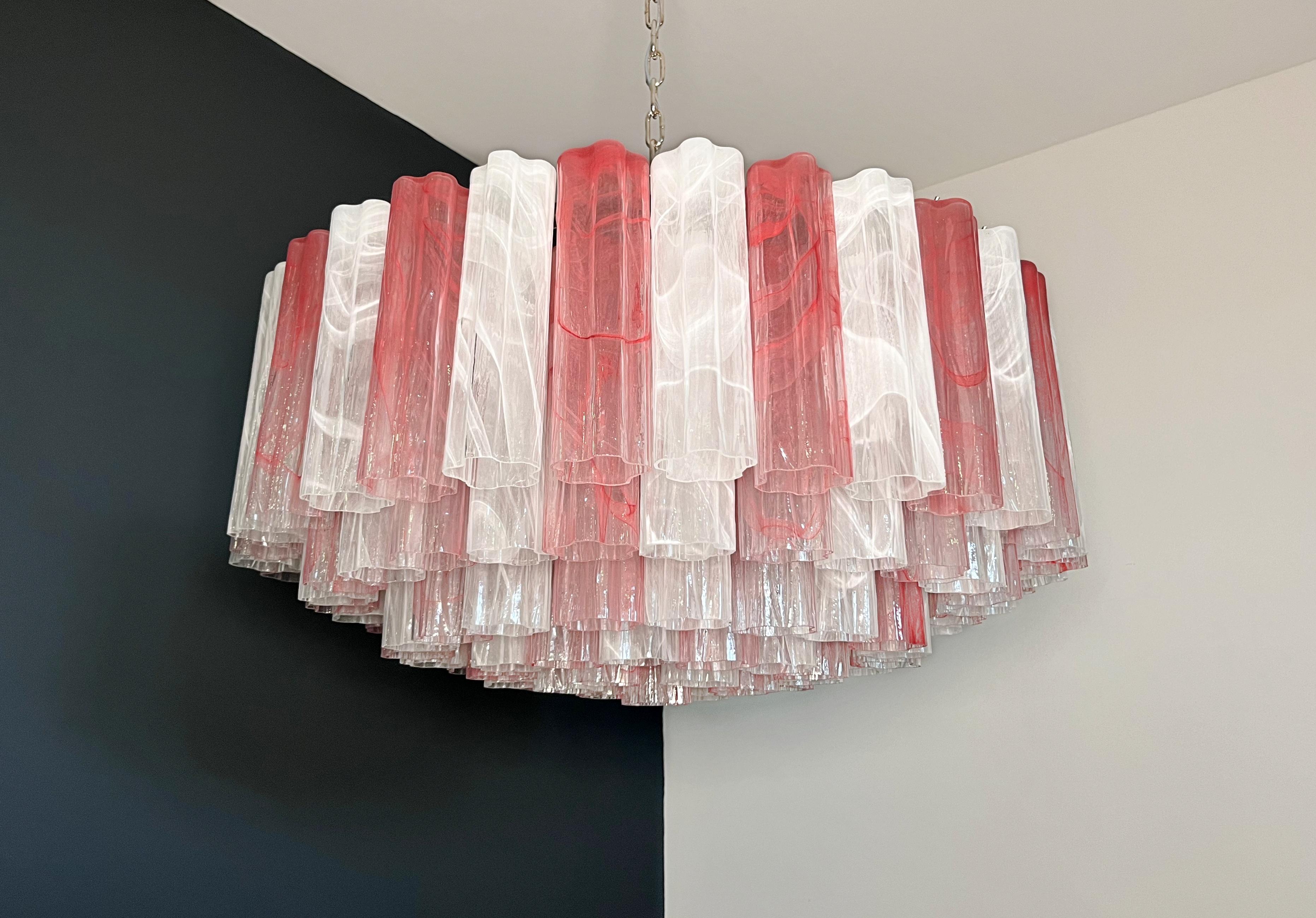 Verre brun Grand lustre en verre de Murano -101 tube en verre d'albâtre rose et blanc en vente