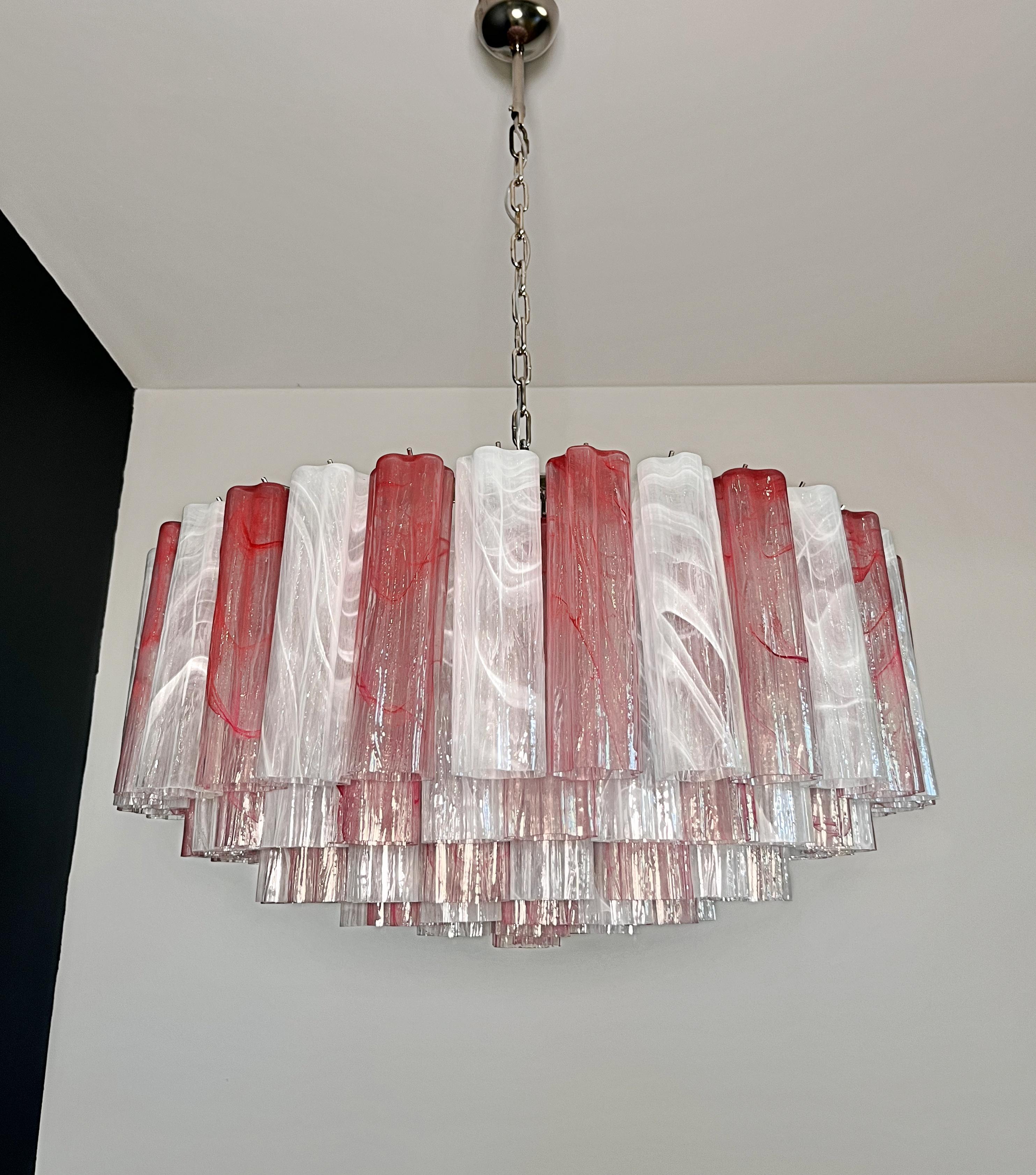 Grand lustre en verre de Murano -101 tube en verre d'albâtre rose et blanc en vente 1