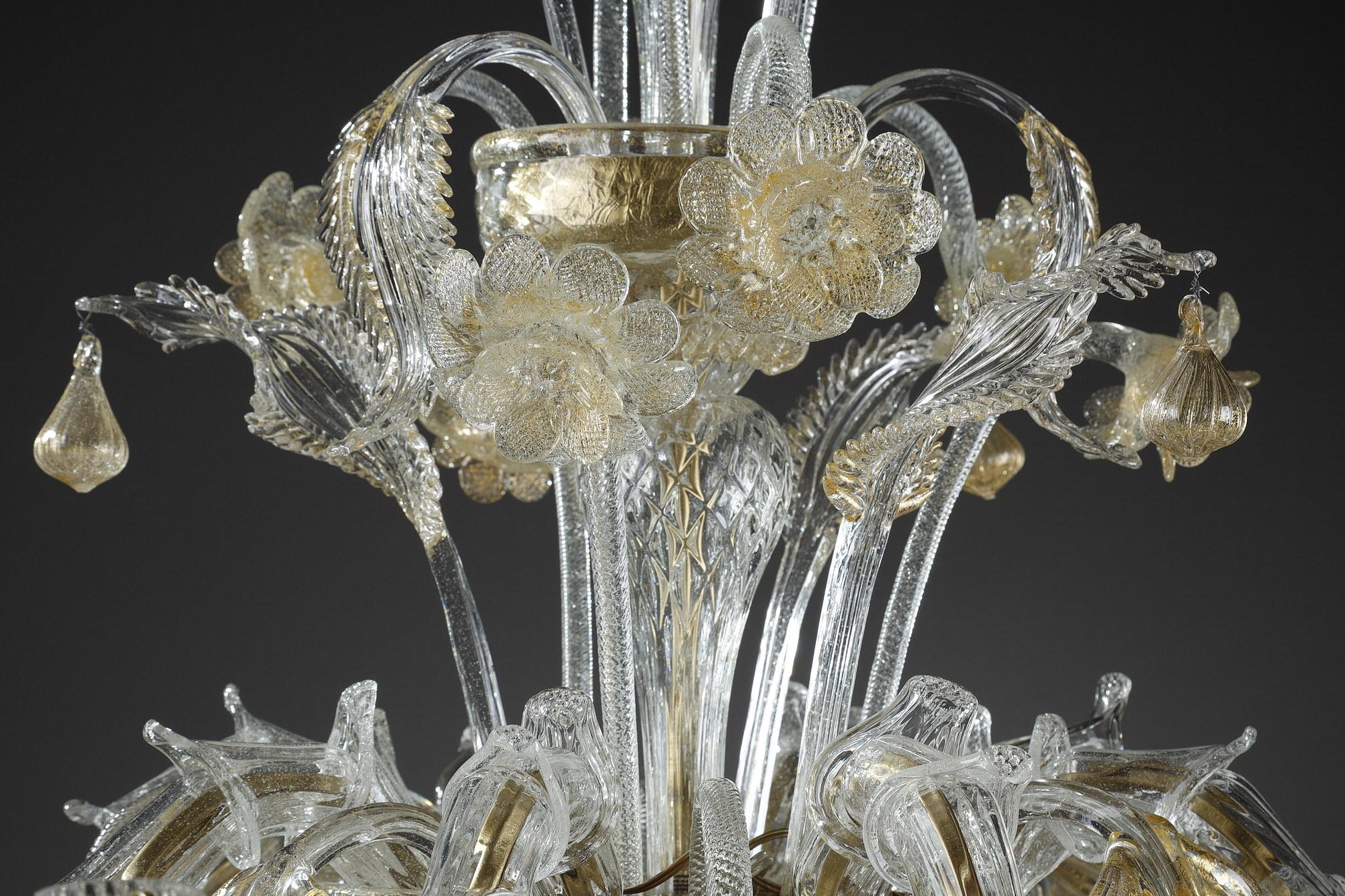 Large Murano Glass Chandelier Decorated with Gold For Sale 5