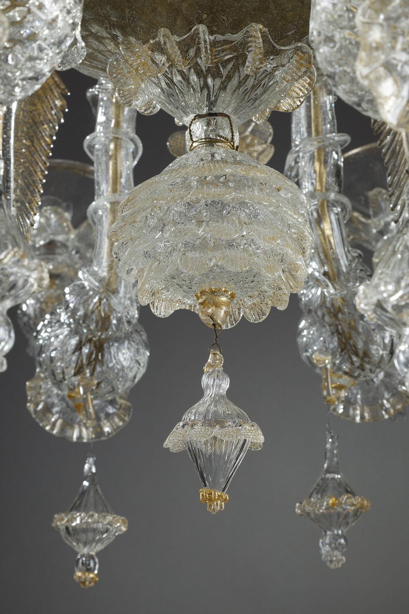 Large Murano Glass Chandelier Decorated with Gold For Sale 13