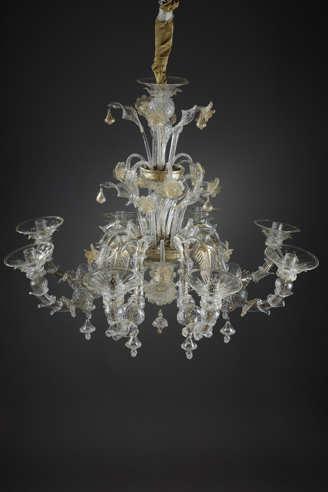 Large Murano Glass Chandelier Decorated with Gold In Good Condition For Sale In Paris, FR