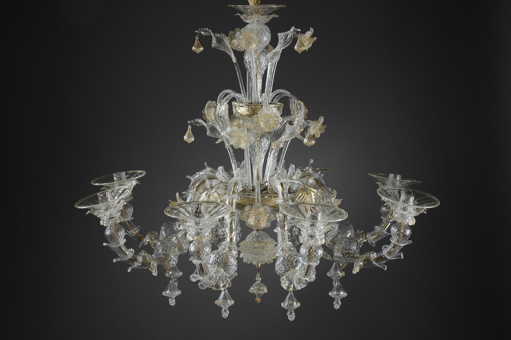 Large Murano Glass Chandelier Decorated with Gold For Sale 1