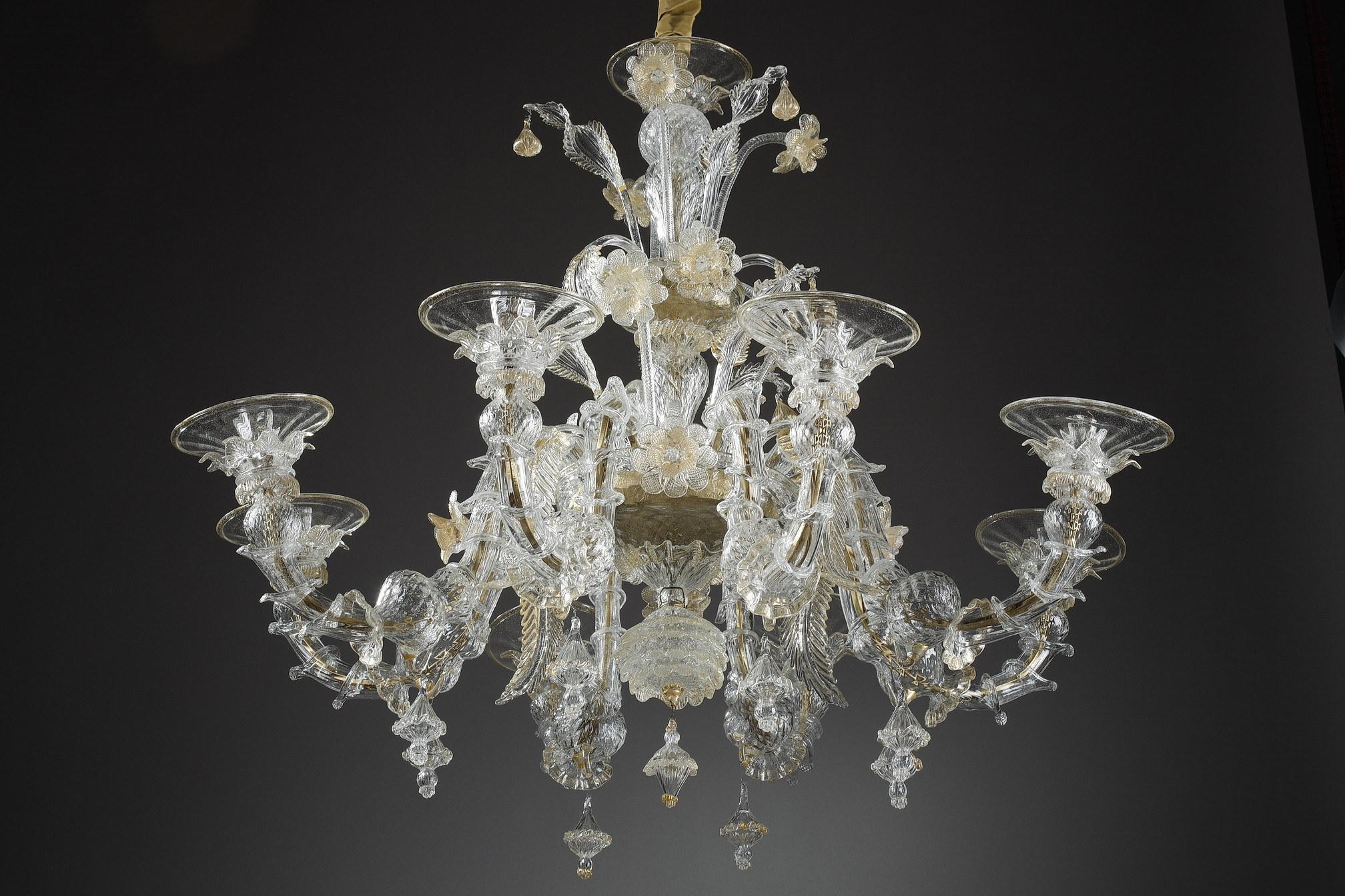 Large Murano Glass Chandelier Decorated with Gold For Sale 2