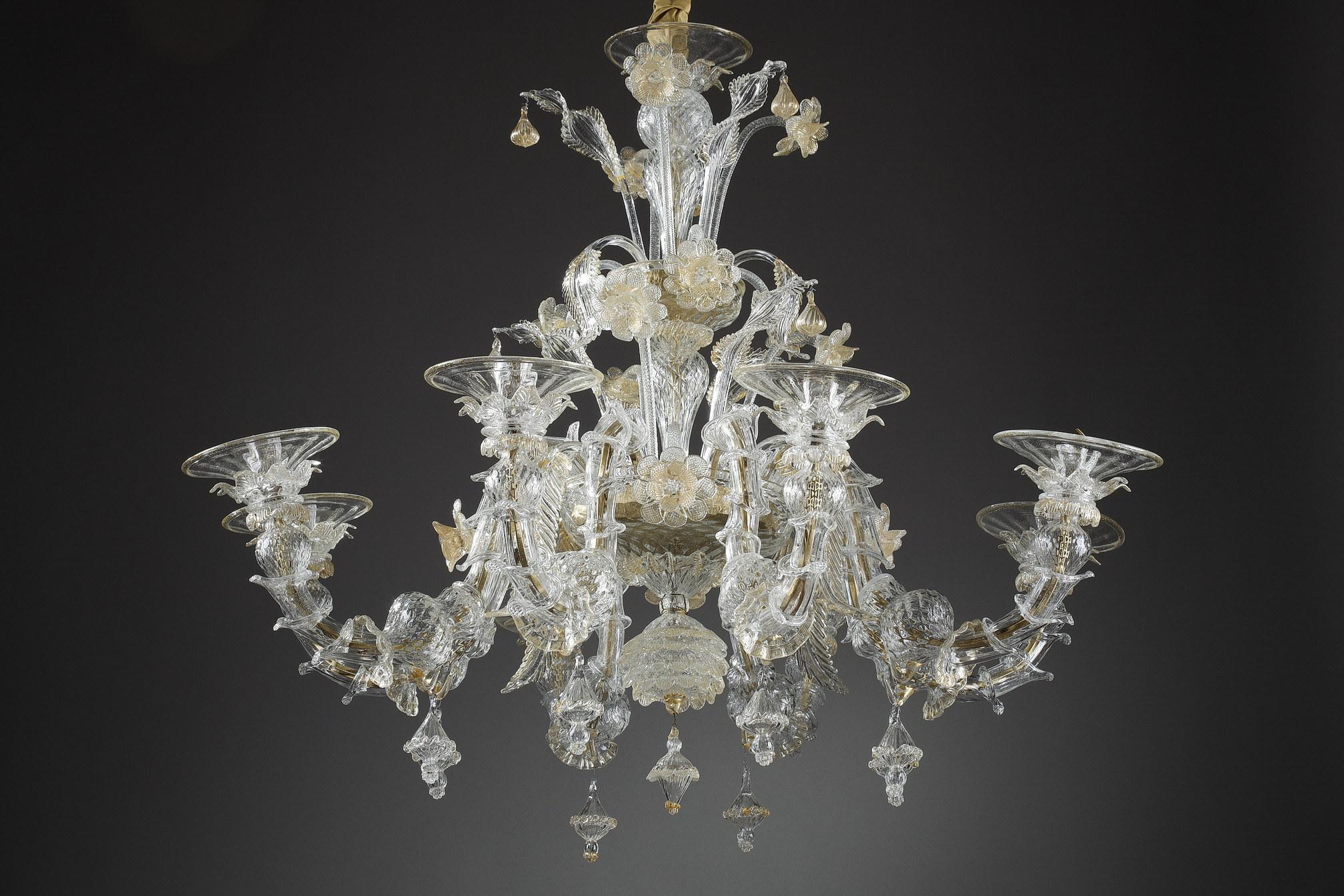 Large Murano Glass Chandelier Decorated with Gold For Sale 3