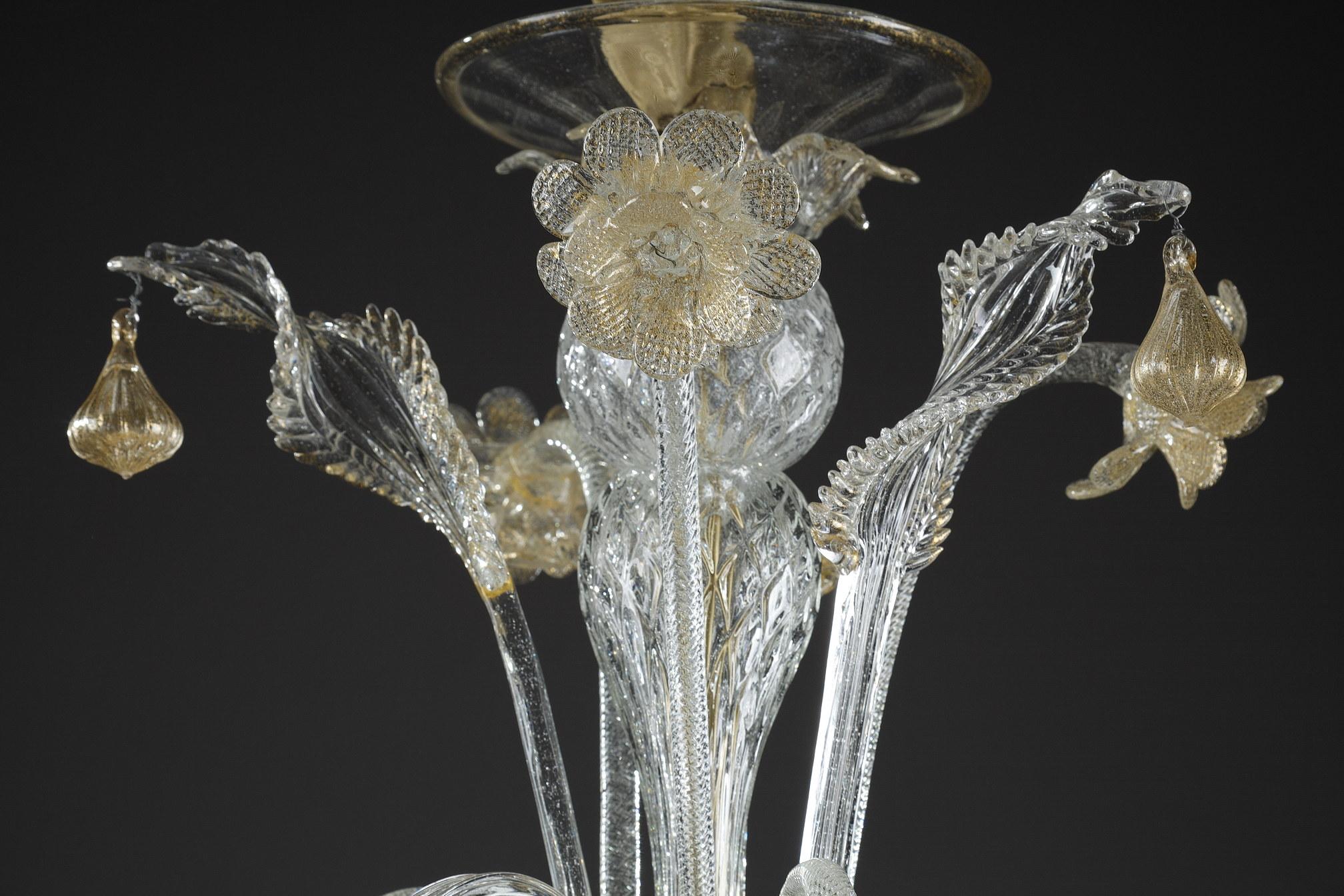 Large Murano Glass Chandelier Decorated with Gold For Sale 4