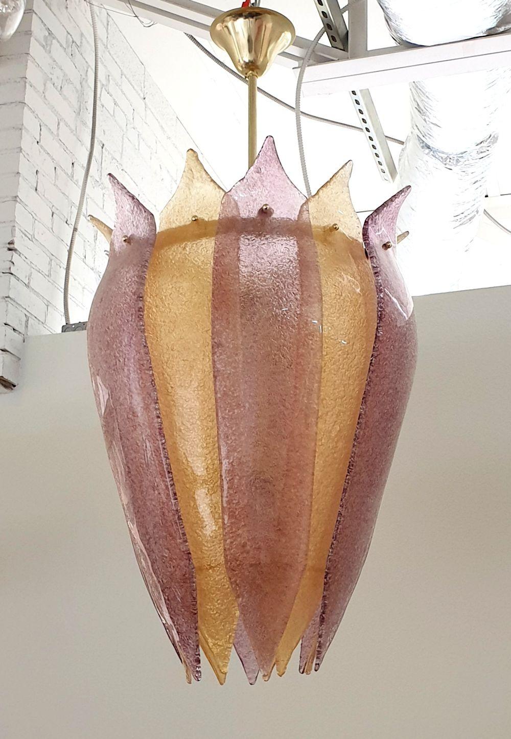 Large purple Murano glass lantern or chandelier, with gold plated & brass mounts.
Made in the 2000s, in the tradition of the Murano glass masters.
The Italian chandelier is made of translucent purple and gold textured Murano glasses.
Neoclassical or