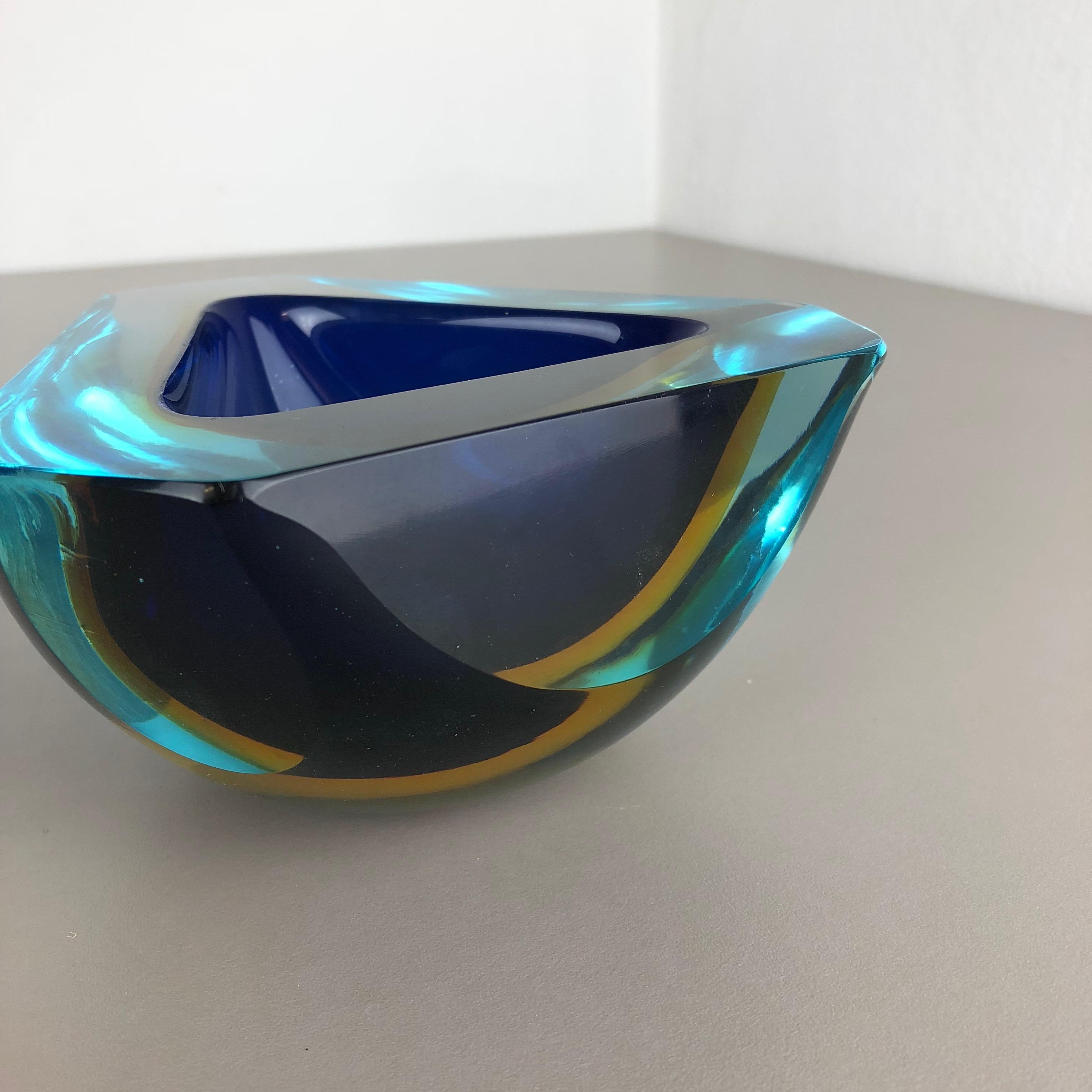 Large Murano Glass Faceted Sommerso Bowl Element Ashtray, Murano, Italy, 1970s 4