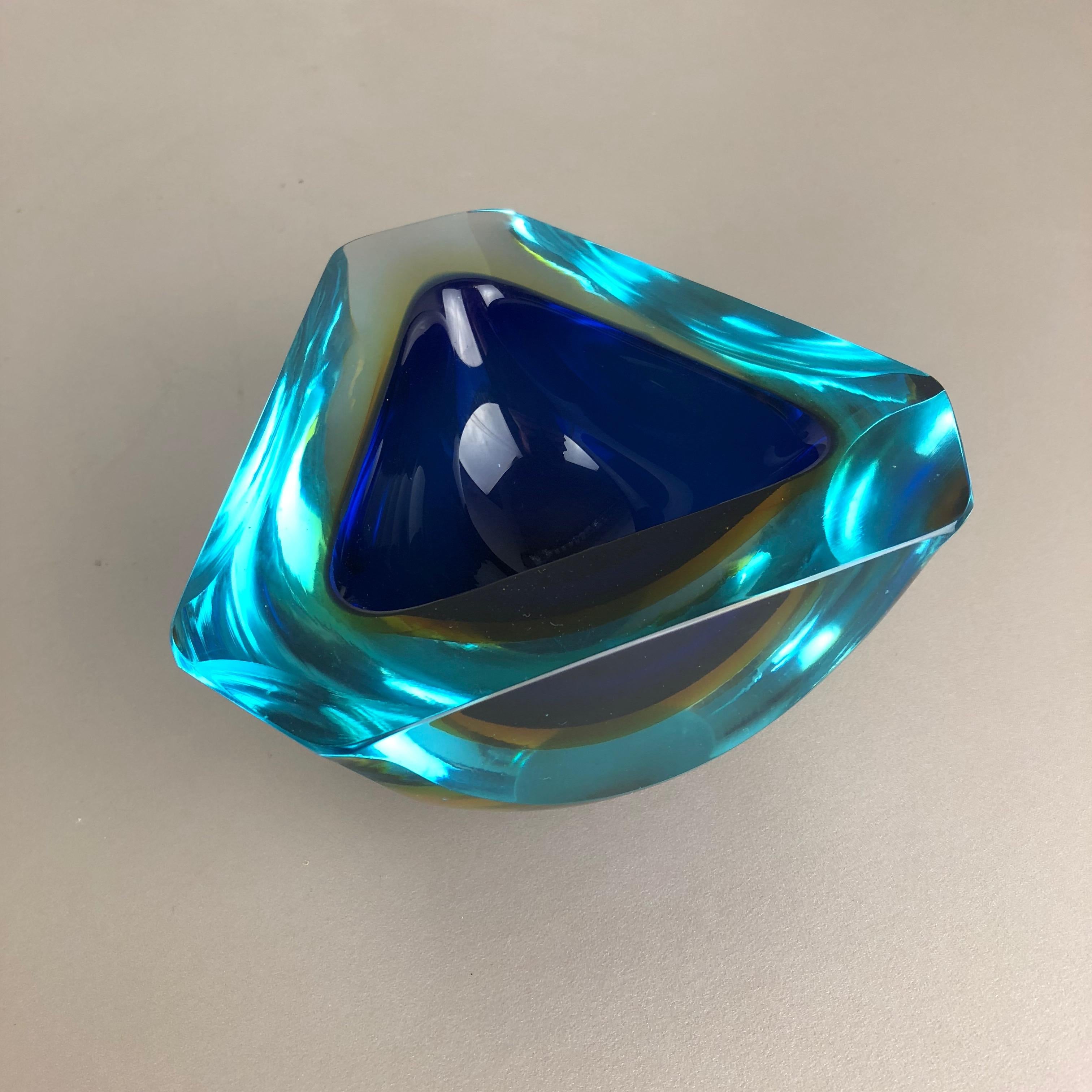 Mid-Century Modern Large Murano Glass Faceted Sommerso Bowl Element Ashtray, Murano, Italy, 1970s