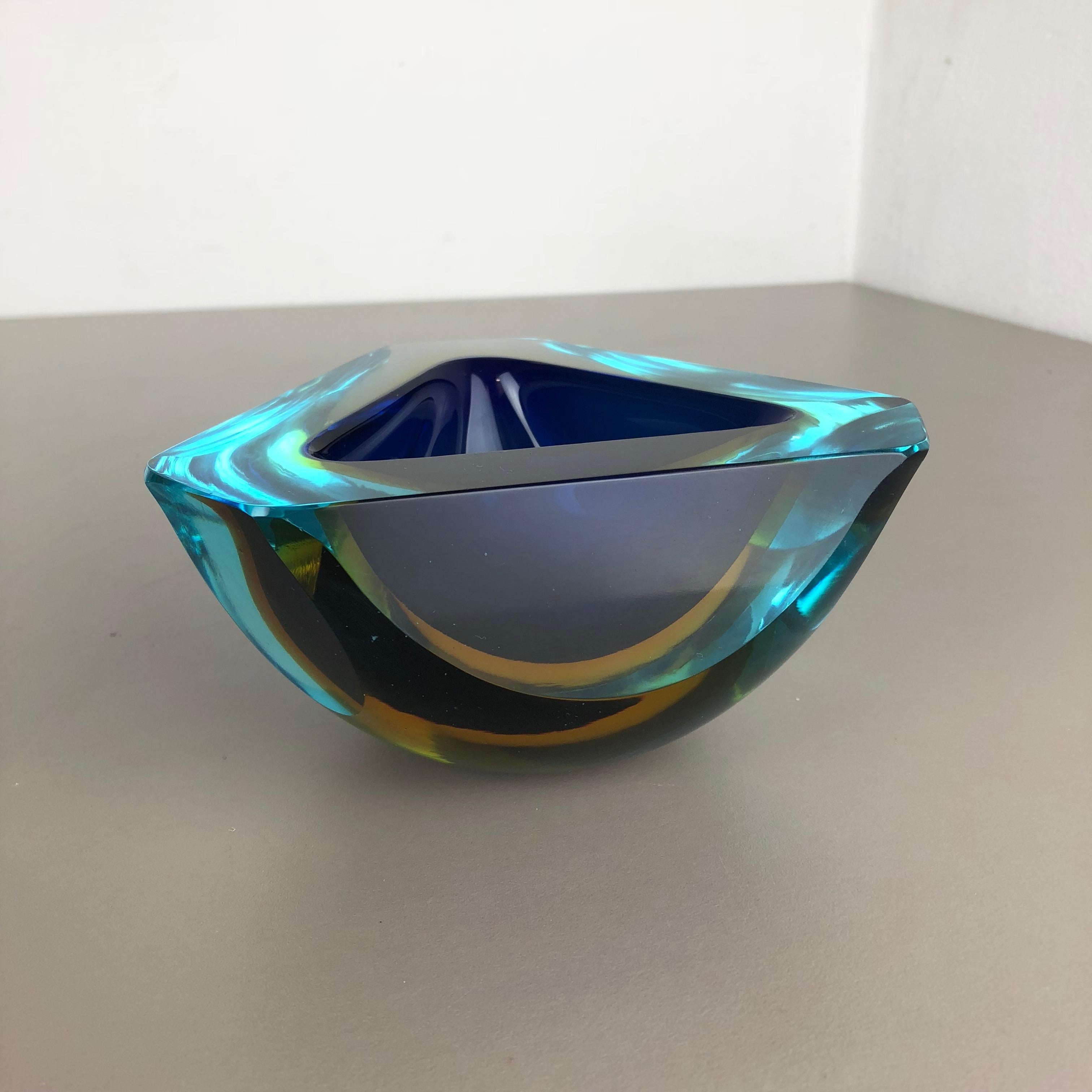 Italian Large Murano Glass Faceted Sommerso Bowl Element Ashtray, Murano, Italy, 1970s