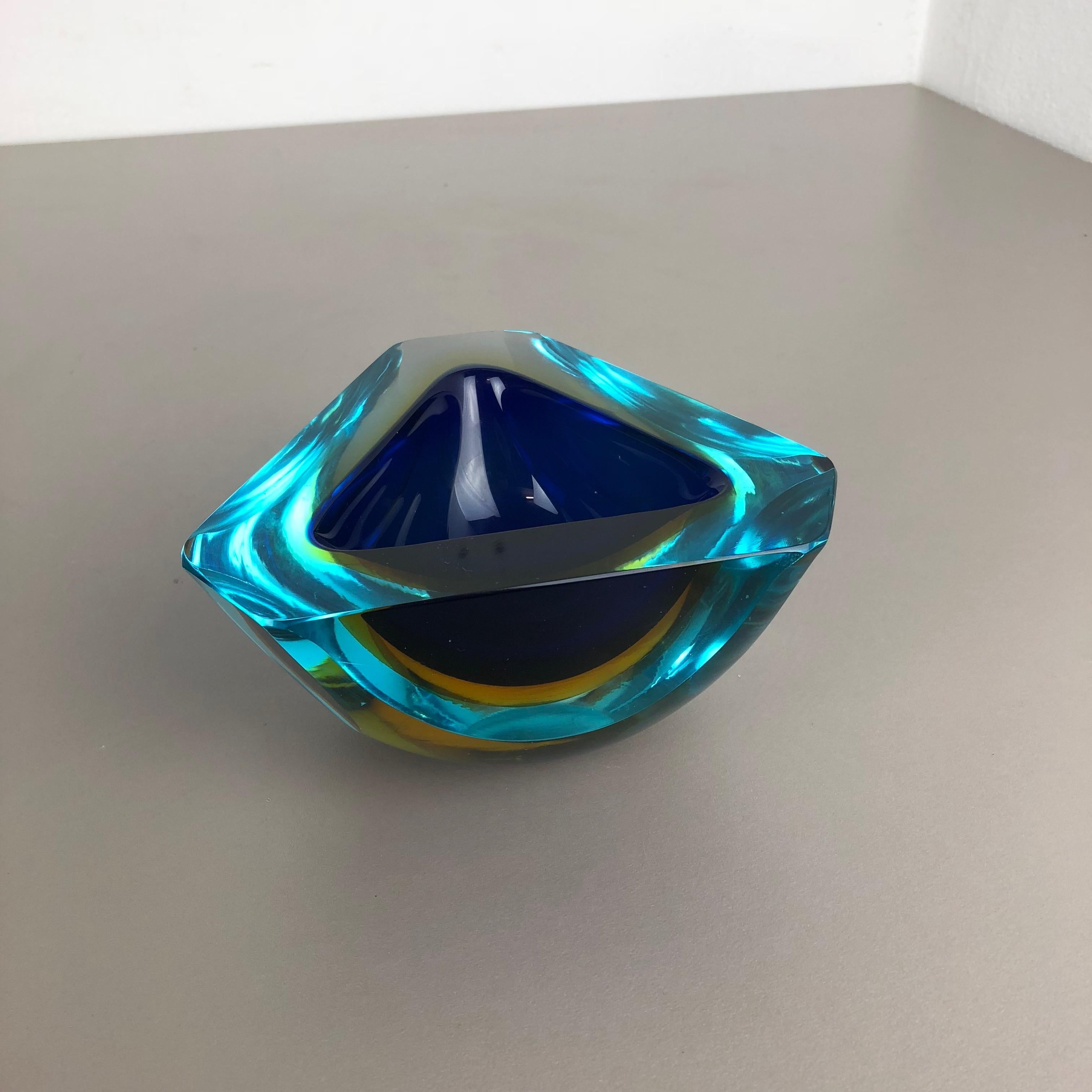 Large Murano Glass Faceted Sommerso Bowl Element Ashtray, Murano, Italy, 1970s In Good Condition In Kirchlengern, DE