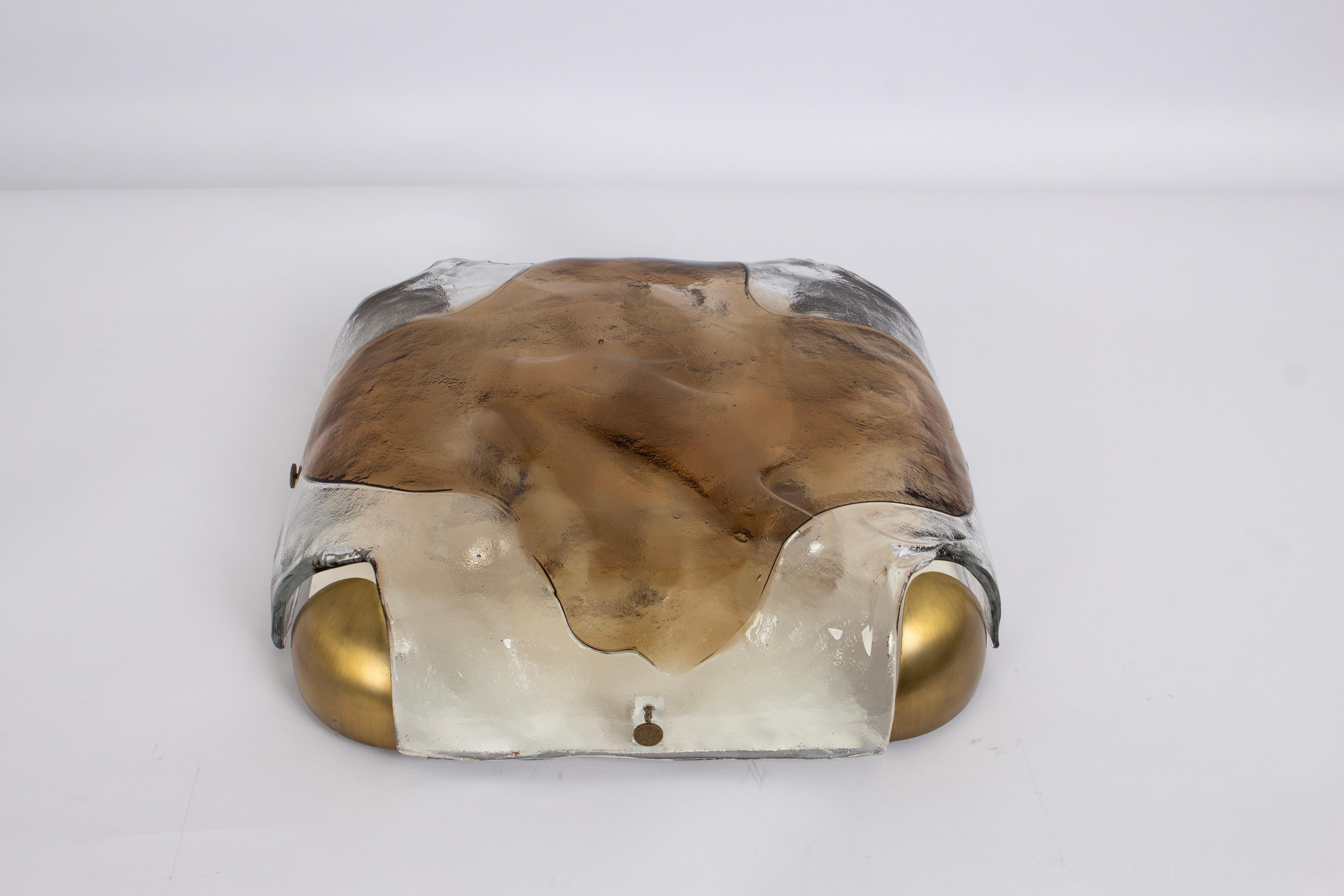 A wonderful Murano glass flush mount by kaiser, Germany, 1970s.
Thick textured Glass fixtured on a metal and brass base.

High quality and in very good condition. Cleaned, well-wired, and ready to use. 

The fixture requires 4 x E27 standard bulbs