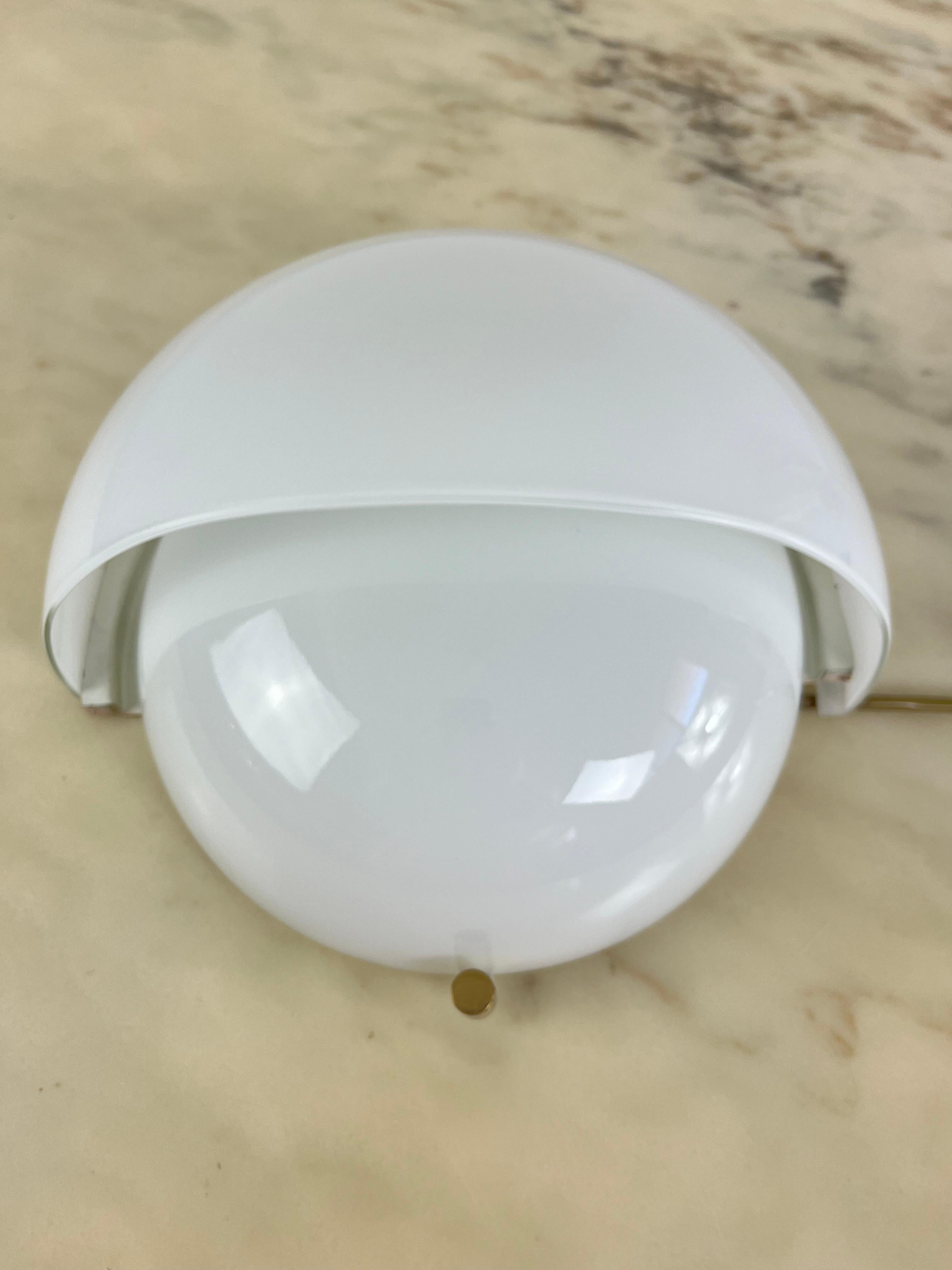 Large Murano Glass Wall Lamp By Vico Magistretti For Artemide Mania Model 1960s In Excellent Condition In Palermo, IT