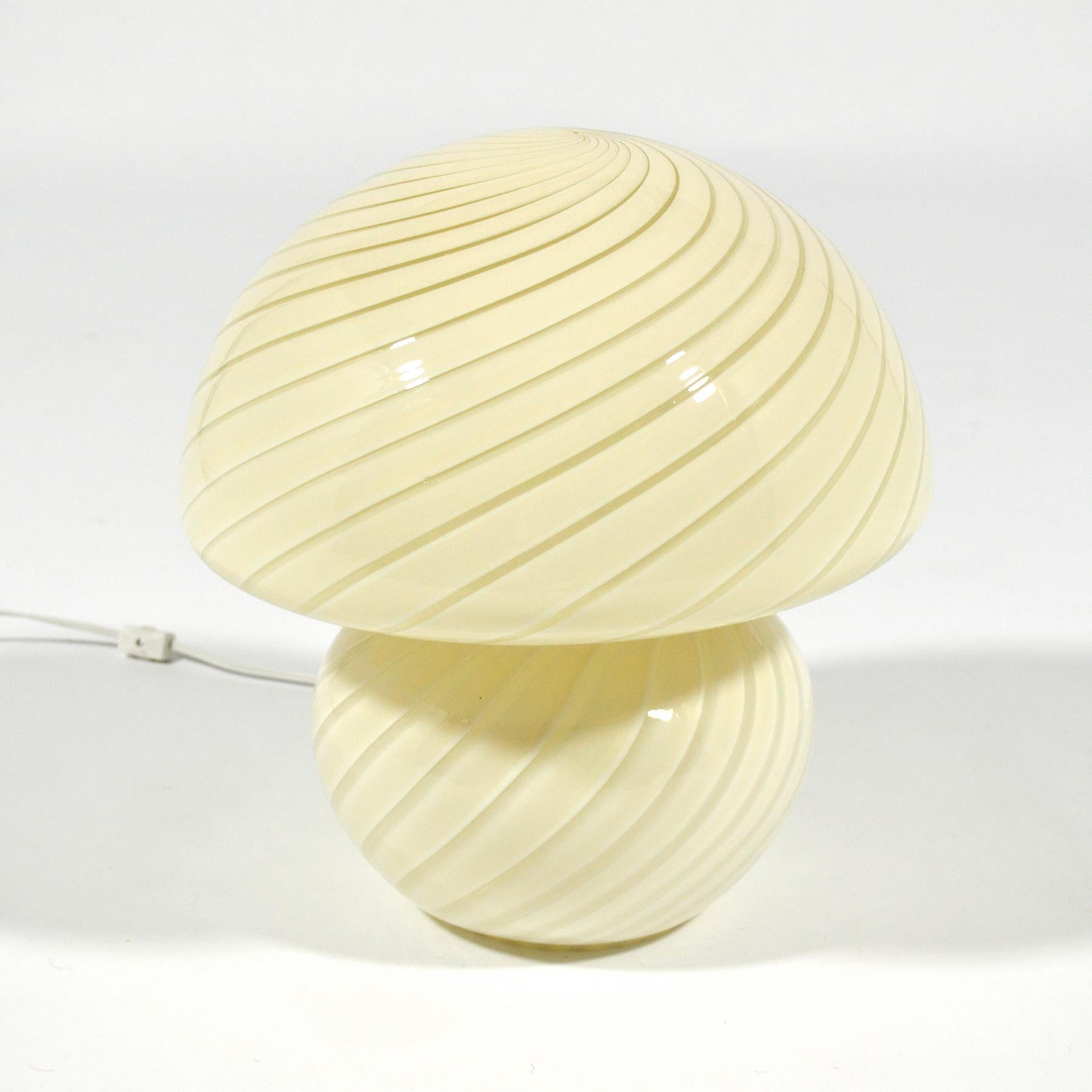 A delightful design, this Murano swirl glass table lamp attributed to the Vetri Murano studio has an exaggerated mushroom shape in glass with a spiral pattern of ivory and white.