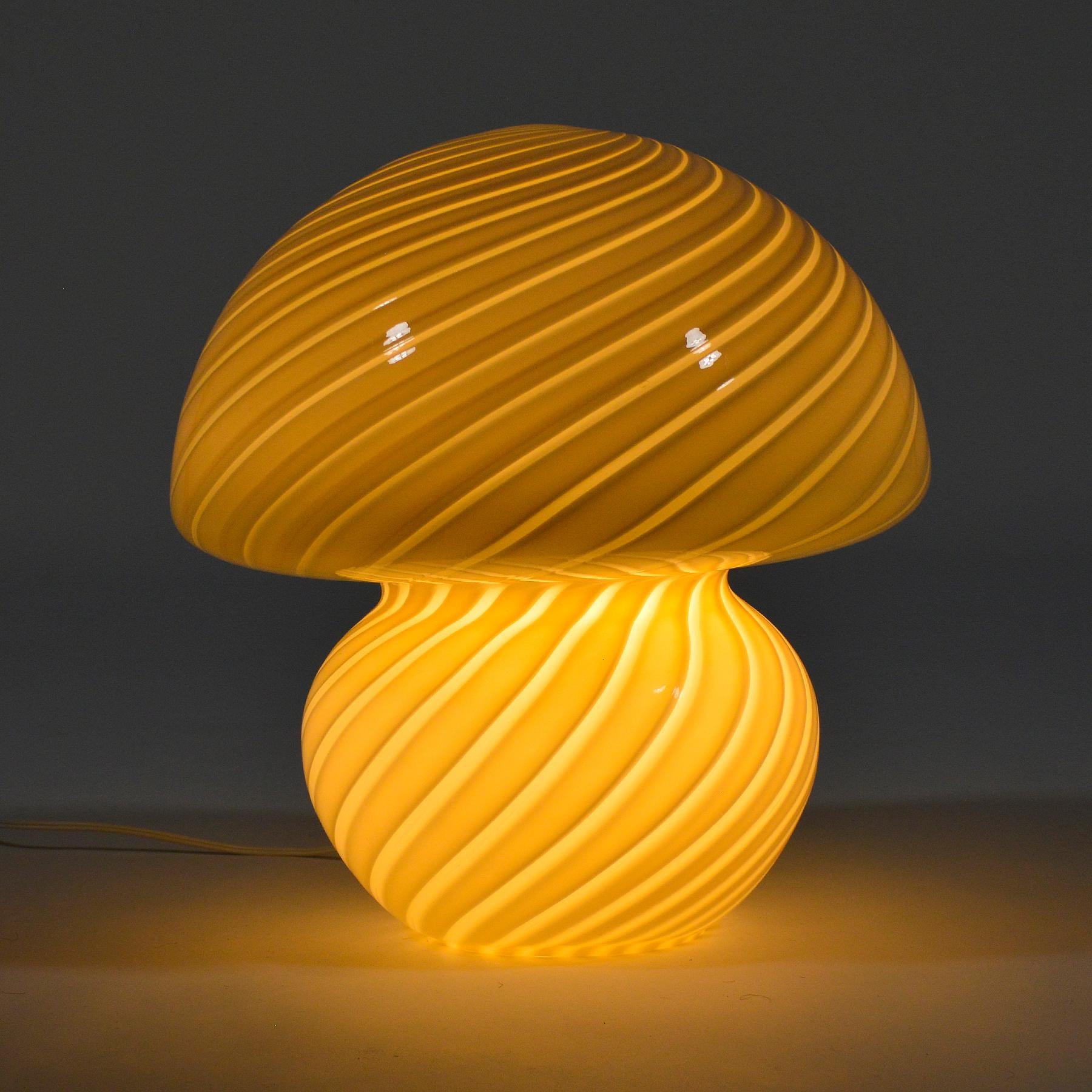 Italian Vetri Murano Glass Mushroom Shaped Spiral Table Lamp