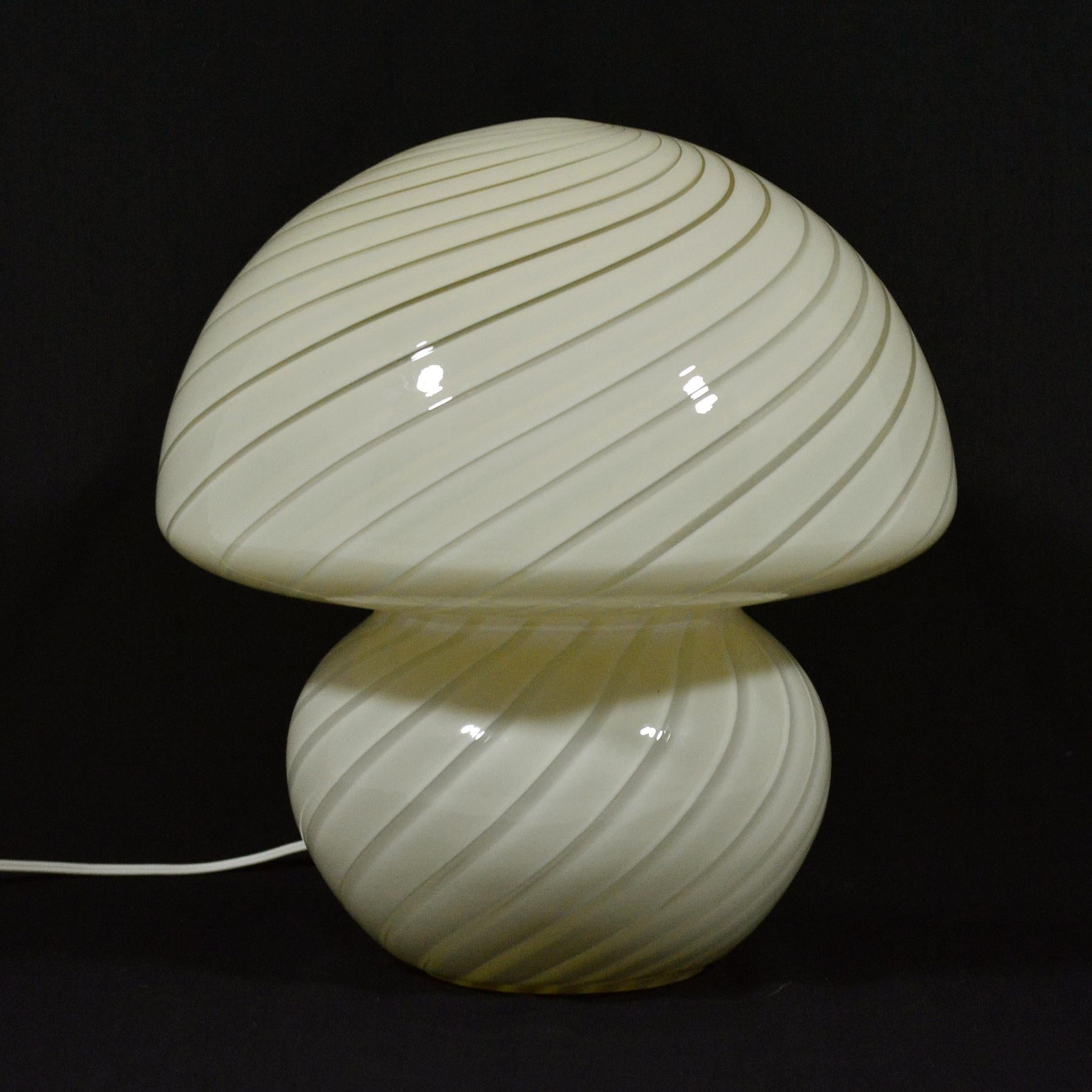 Art Glass Vetri Murano Glass Mushroom Shaped Spiral Table Lamp