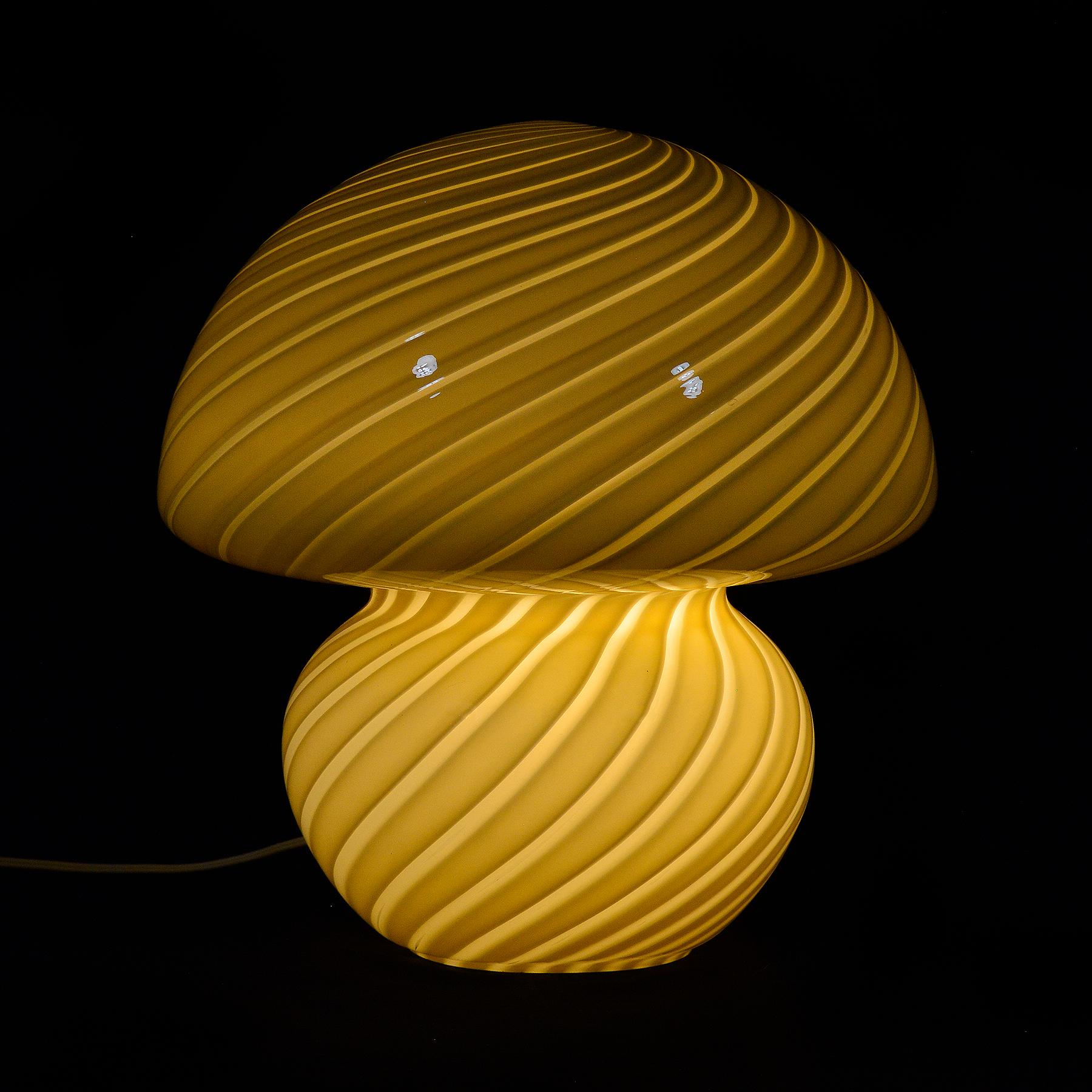 Vetri Murano Glass Mushroom Shaped Spiral Table Lamp 1