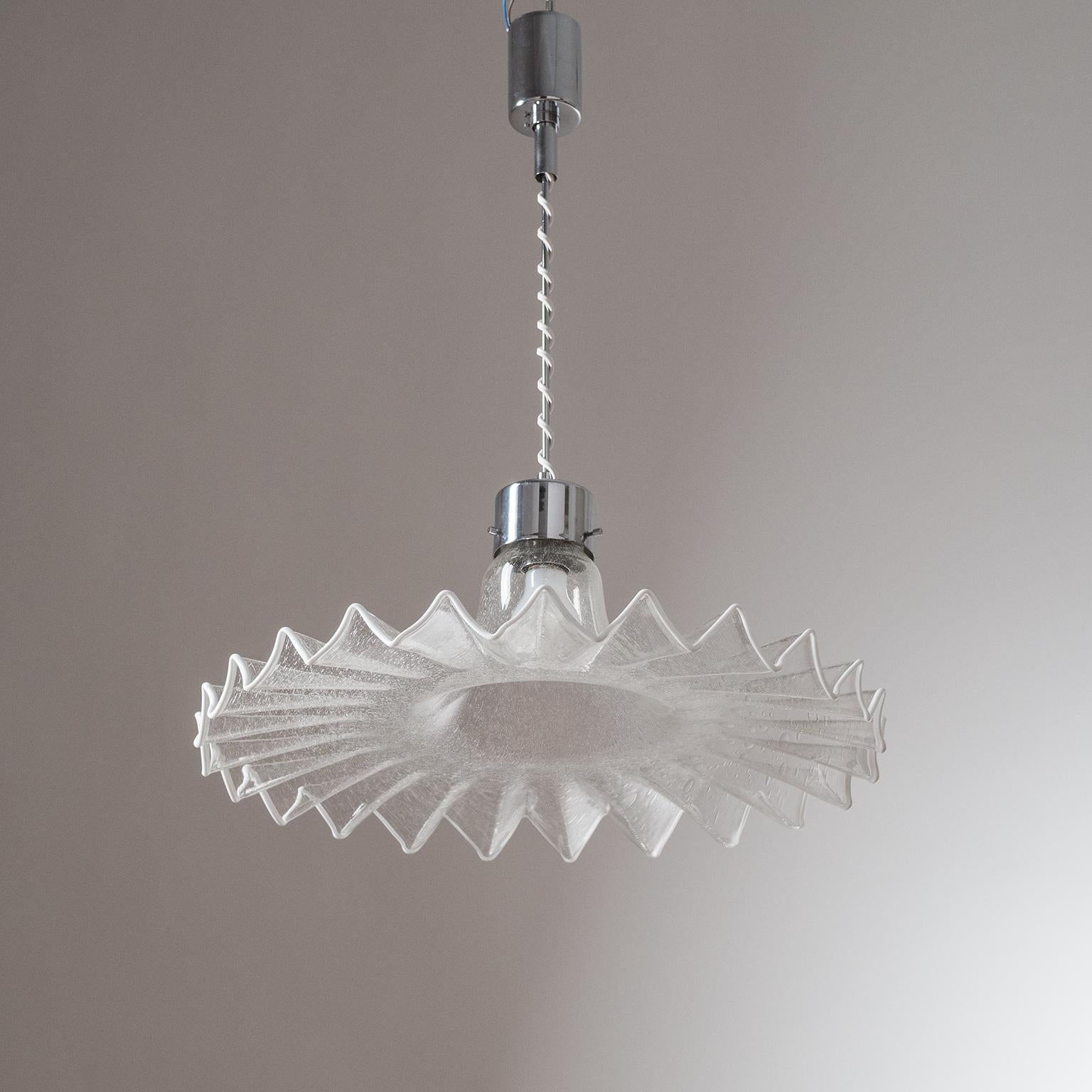 Lovely Murano glass pendant from the 1970s. Transparent glass with thousands of air bubbles of varying sizes. The rim of the frilled glass is composed of a white opaque glass border. One E27 socket with new wiring.