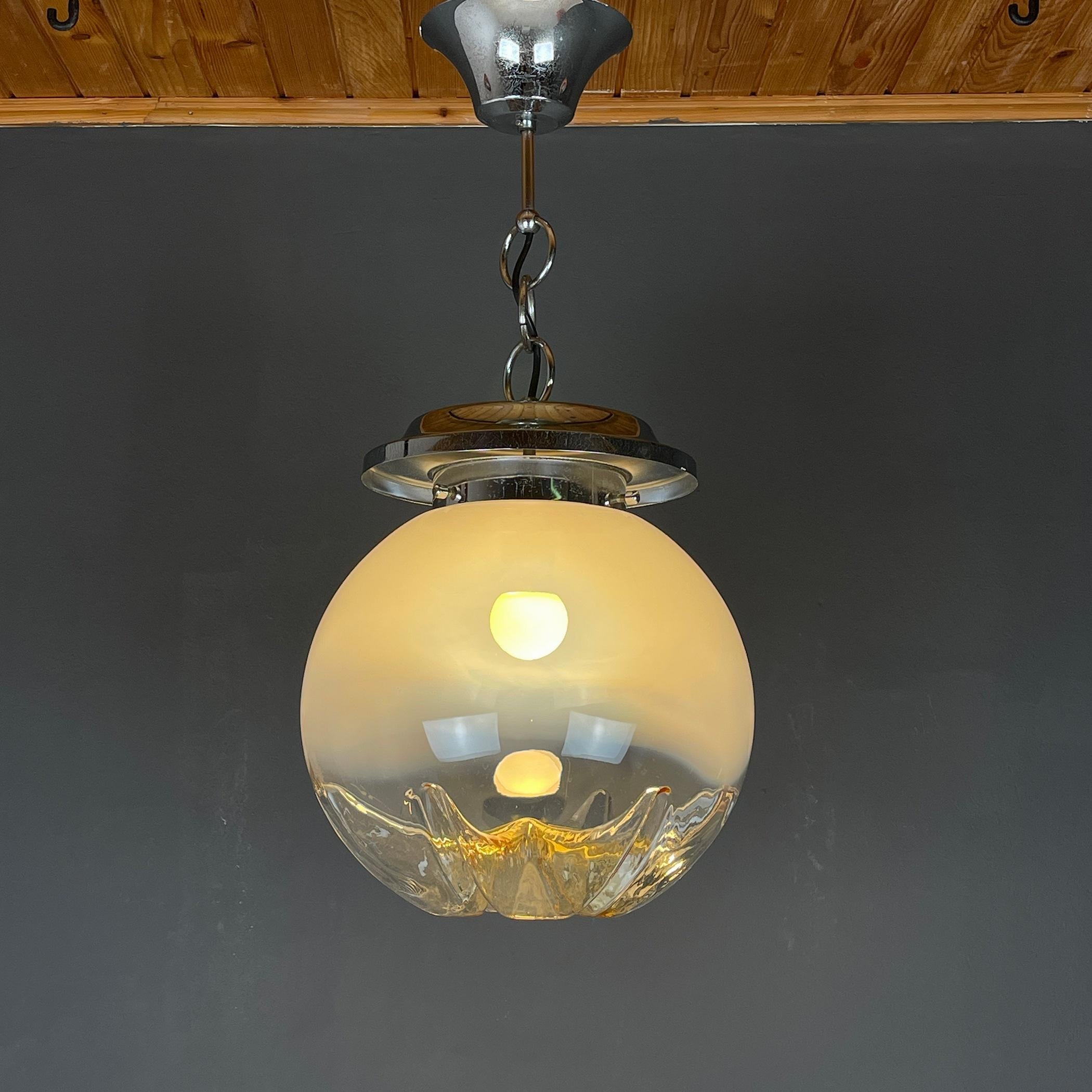 Grande lampada a sospensione in vetro di murano di Mazzega Murano Italia anni '60 in vendita 4