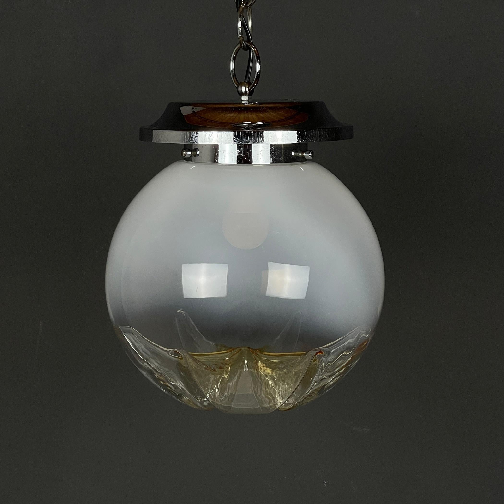 Grande lampe suspendue en verre Murano par Mazzega Murano Italie 1960s  en vente 5