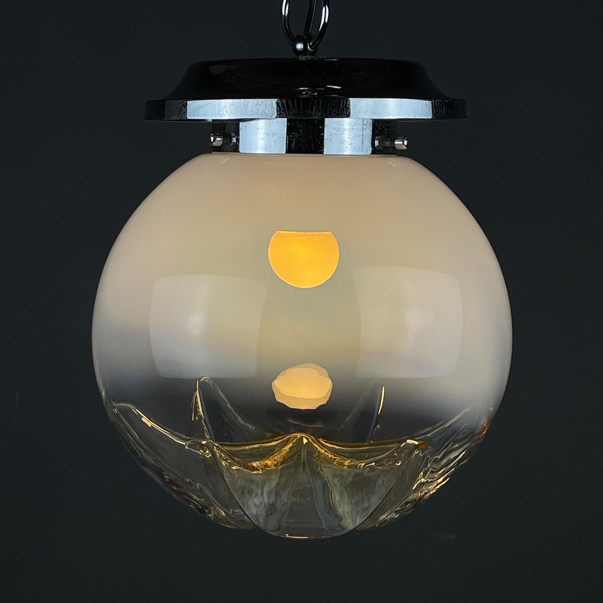 Grande lampe suspendue en verre Murano par Mazzega Murano Italie 1960s  en vente 6