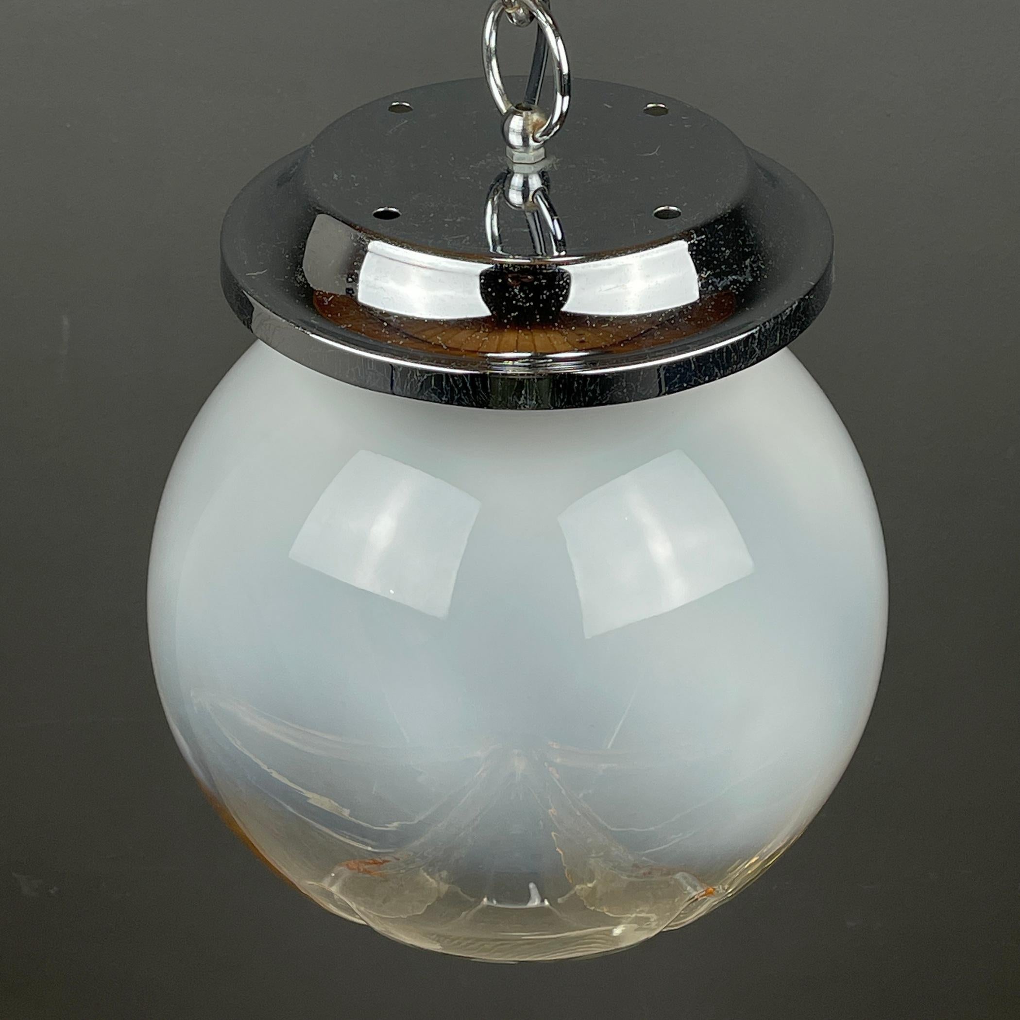 Grande lampe suspendue en verre Murano par Mazzega Murano Italie 1960s  en vente 1
