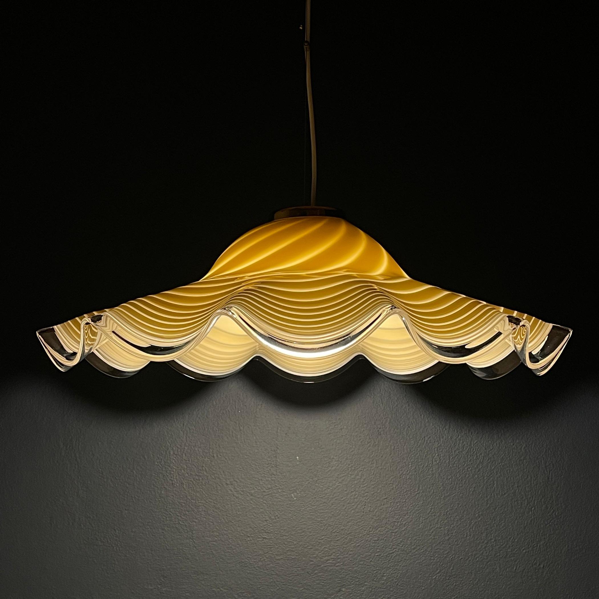 20ième siècle Grande lampe suspendue en verre de Murano Italie 1970 en vente