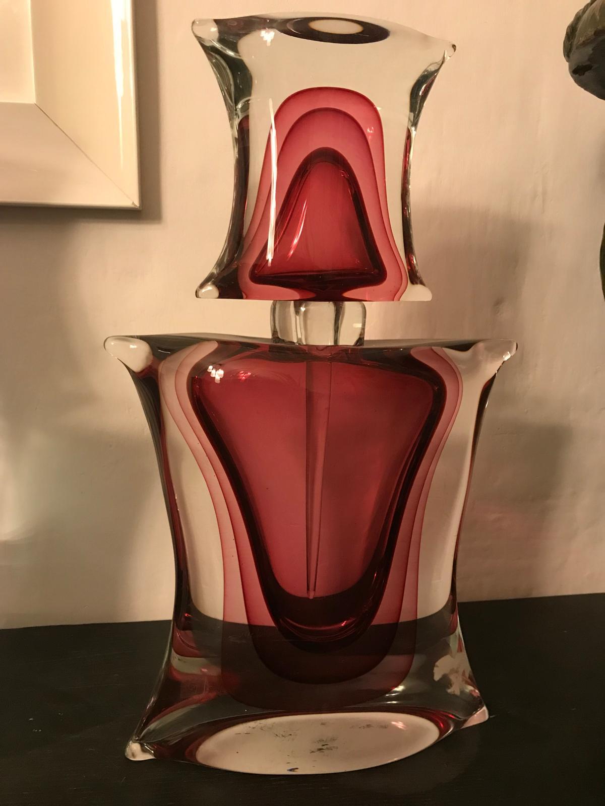 Italiano Grande bottiglia di profumo in vetro di Murano in vendita