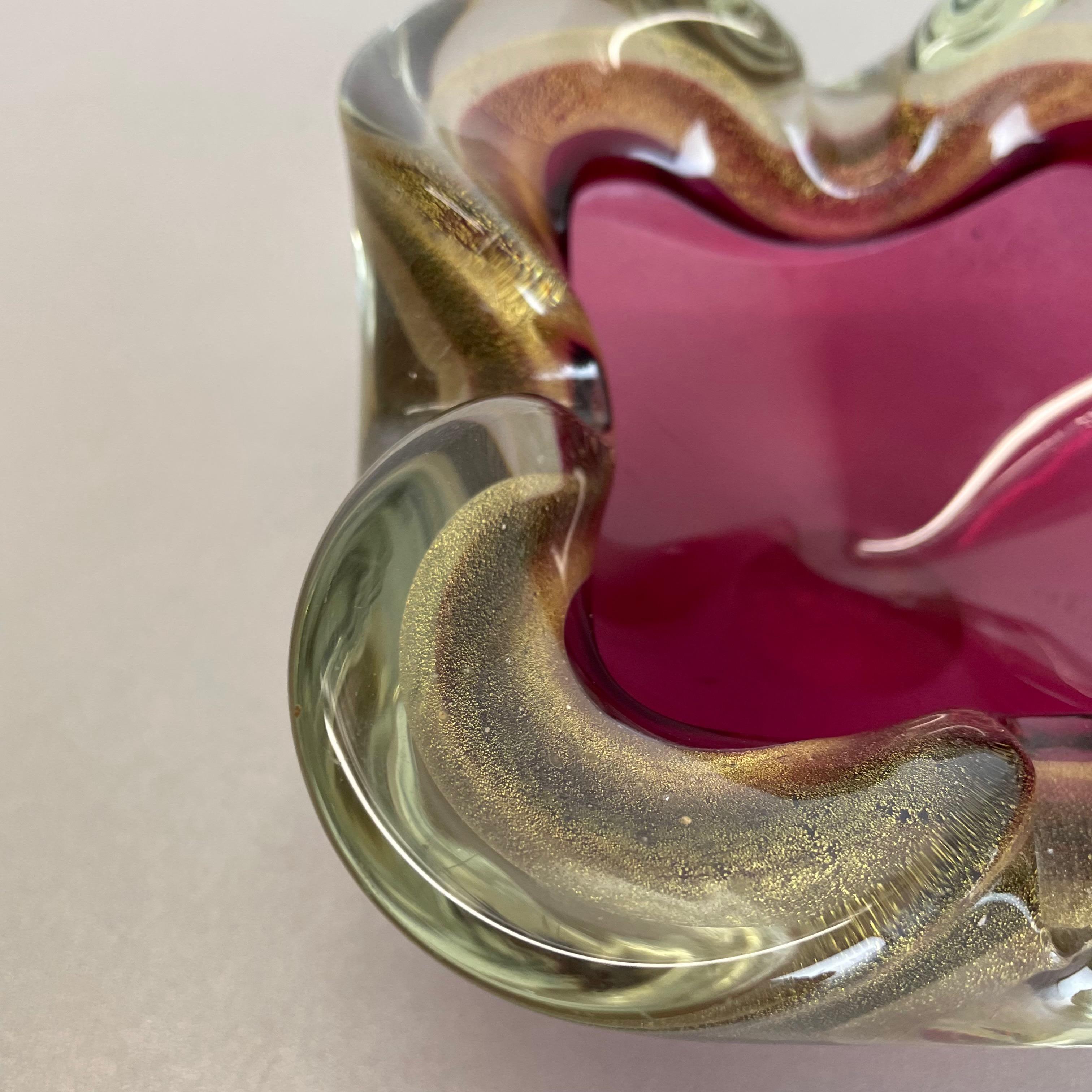 Verre de Murano Grand cendrier en verre de Murano « rose or » avec éléments en coquille de bol, Murano, Italie, 1970 en vente