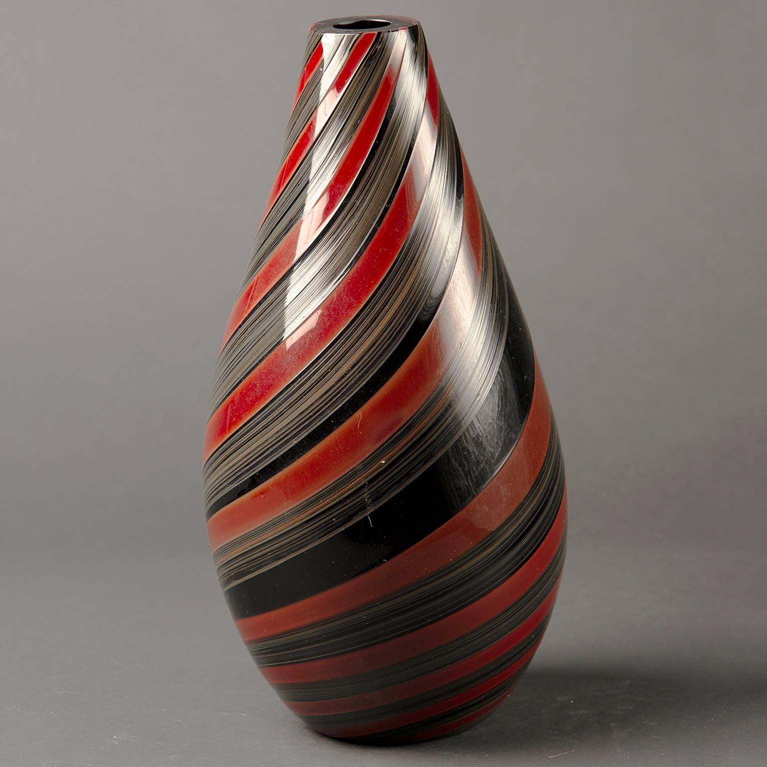 Mid-Century Modern Grand vase de Murano à rayures rouges et noires en vente
