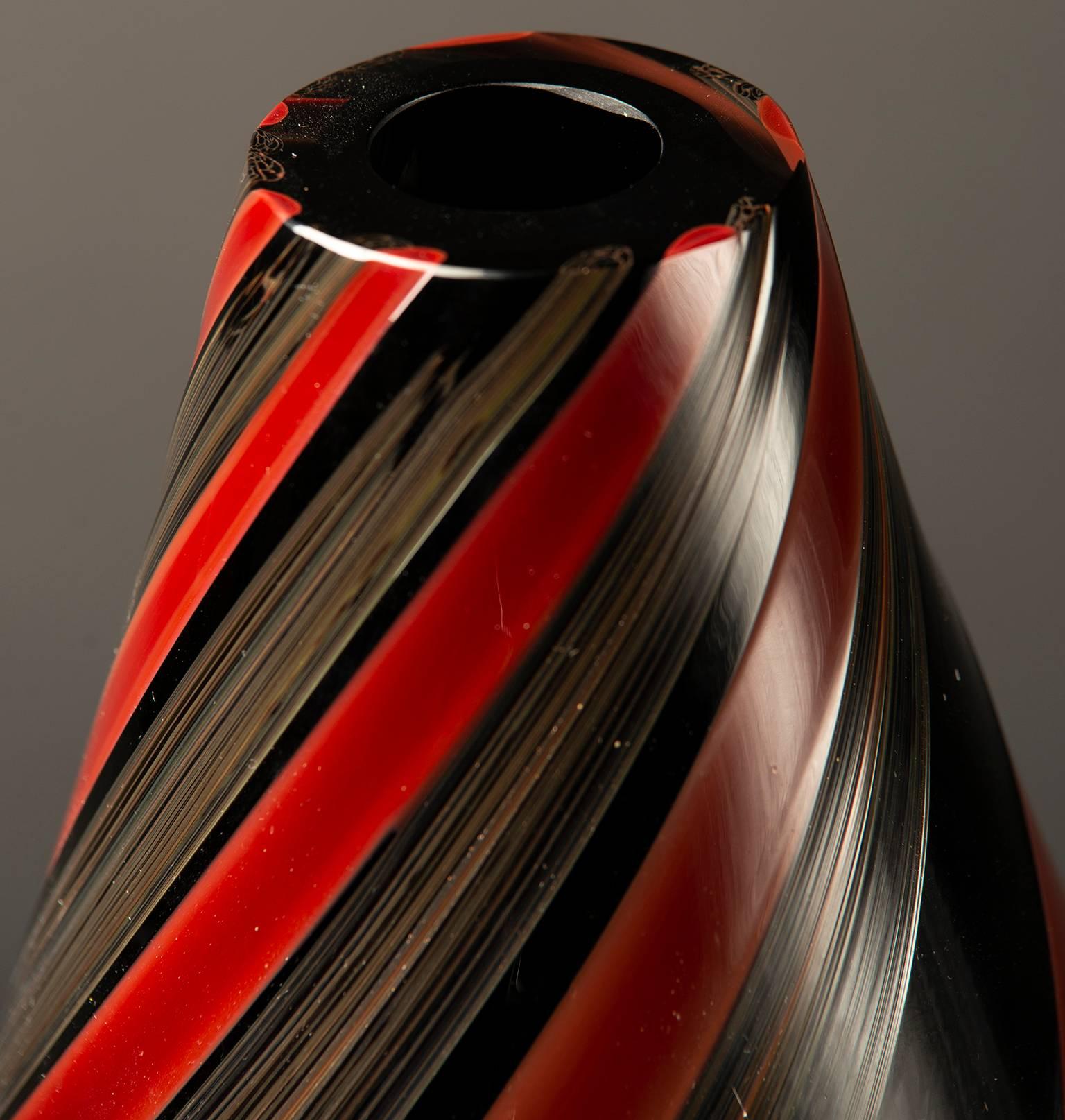 Große rot-schwarz gestreifte Vase aus Murano-Glas (Italienisch) im Angebot