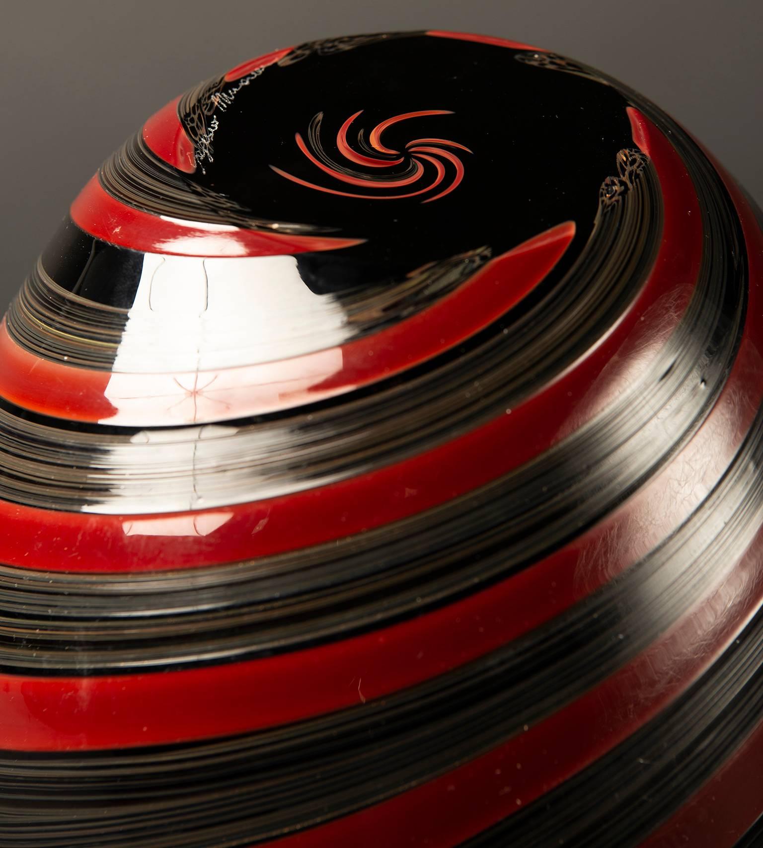 Große rot-schwarz gestreifte Vase aus Murano-Glas im Zustand „Hervorragend“ im Angebot in Troy, MI