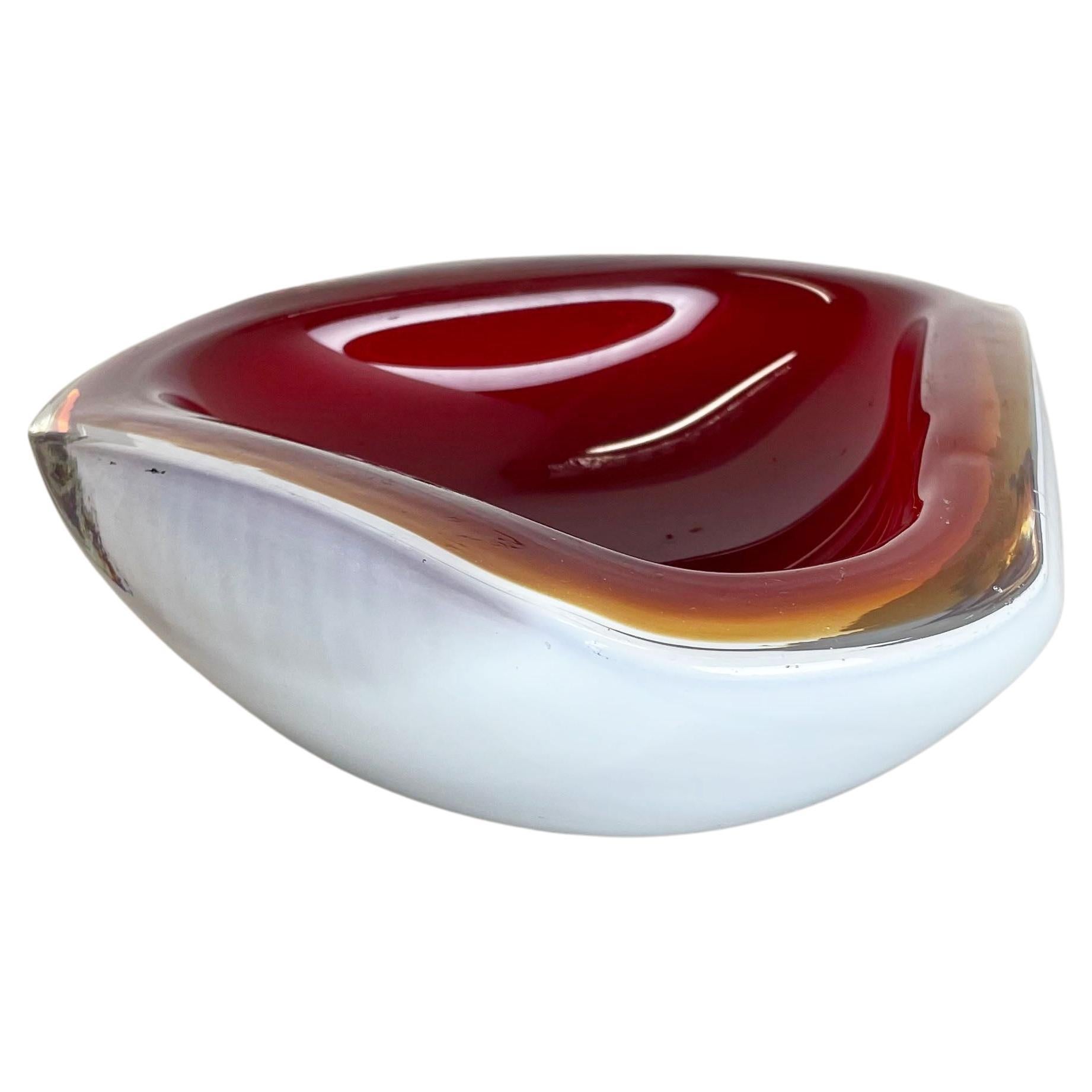 Large Murano Glass "RED-WHITE" 1, 4Kg Bowl Shell Ashtray Murano, Italy, 1970s For Sale