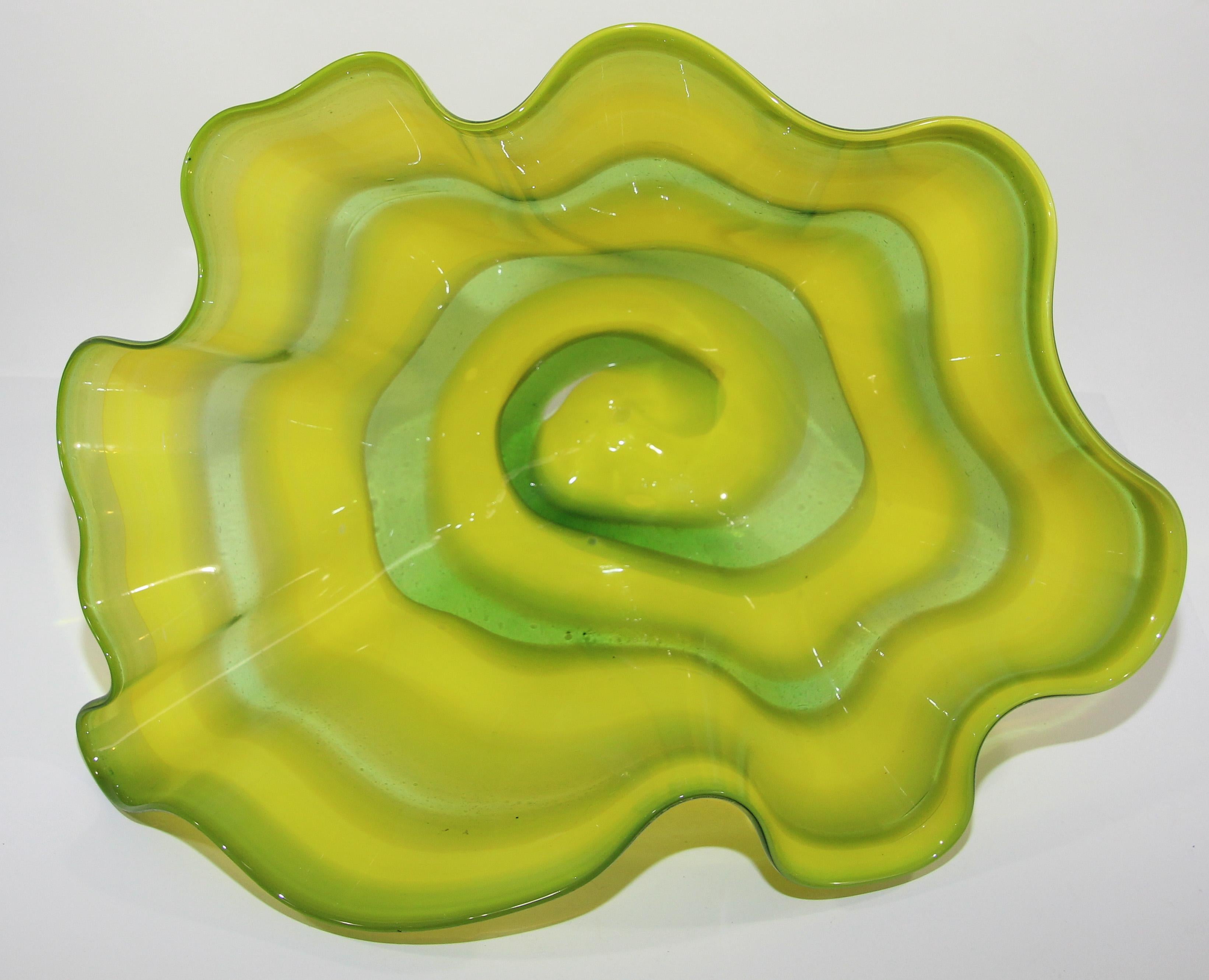 Large Murano Glass Sea form Yellow and Green Bowl, in the Style of Chihuly For Sale 2