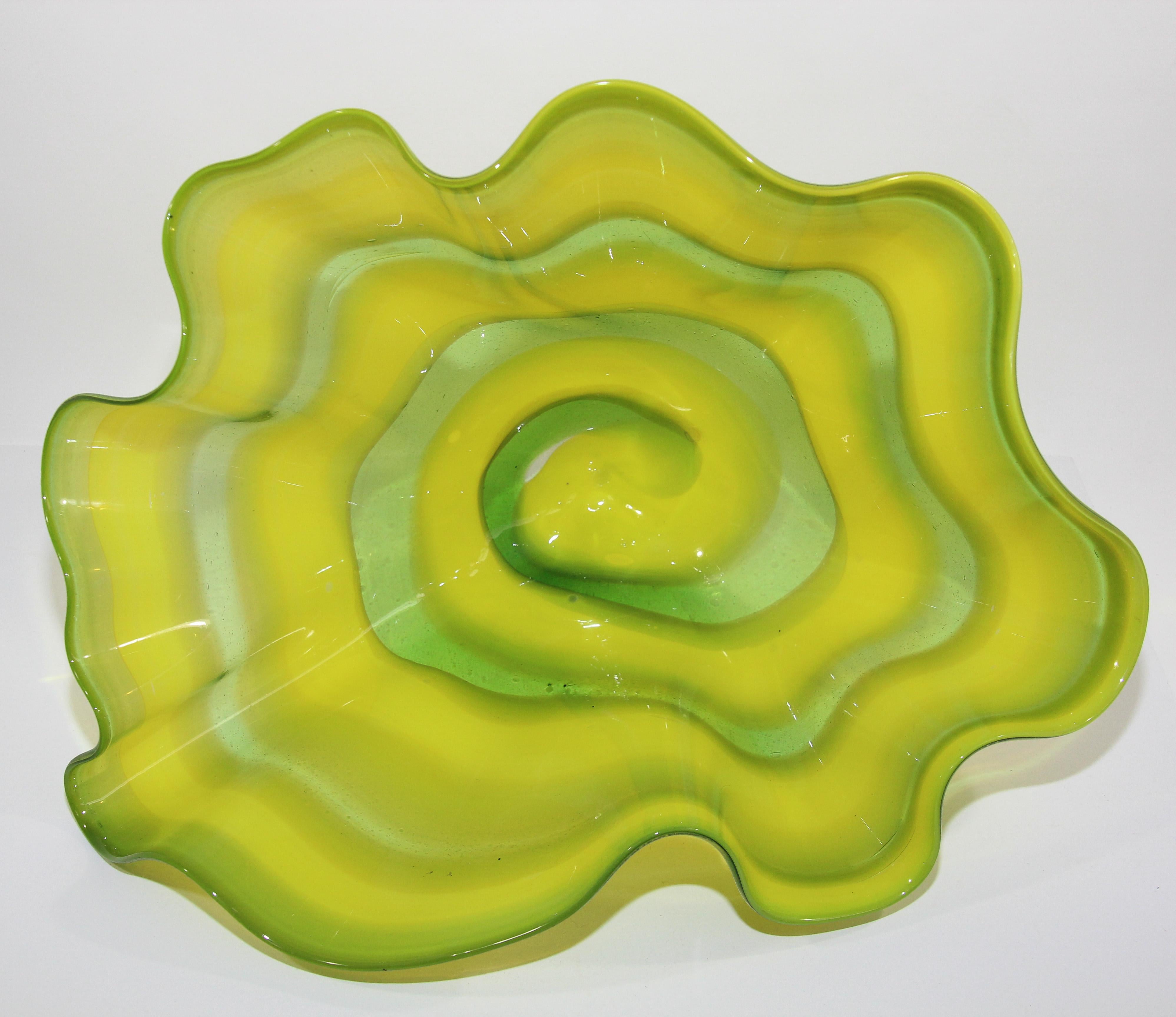 Large Murano Glass Sea form Yellow and Green Bowl, in the Style of Chihuly For Sale 3