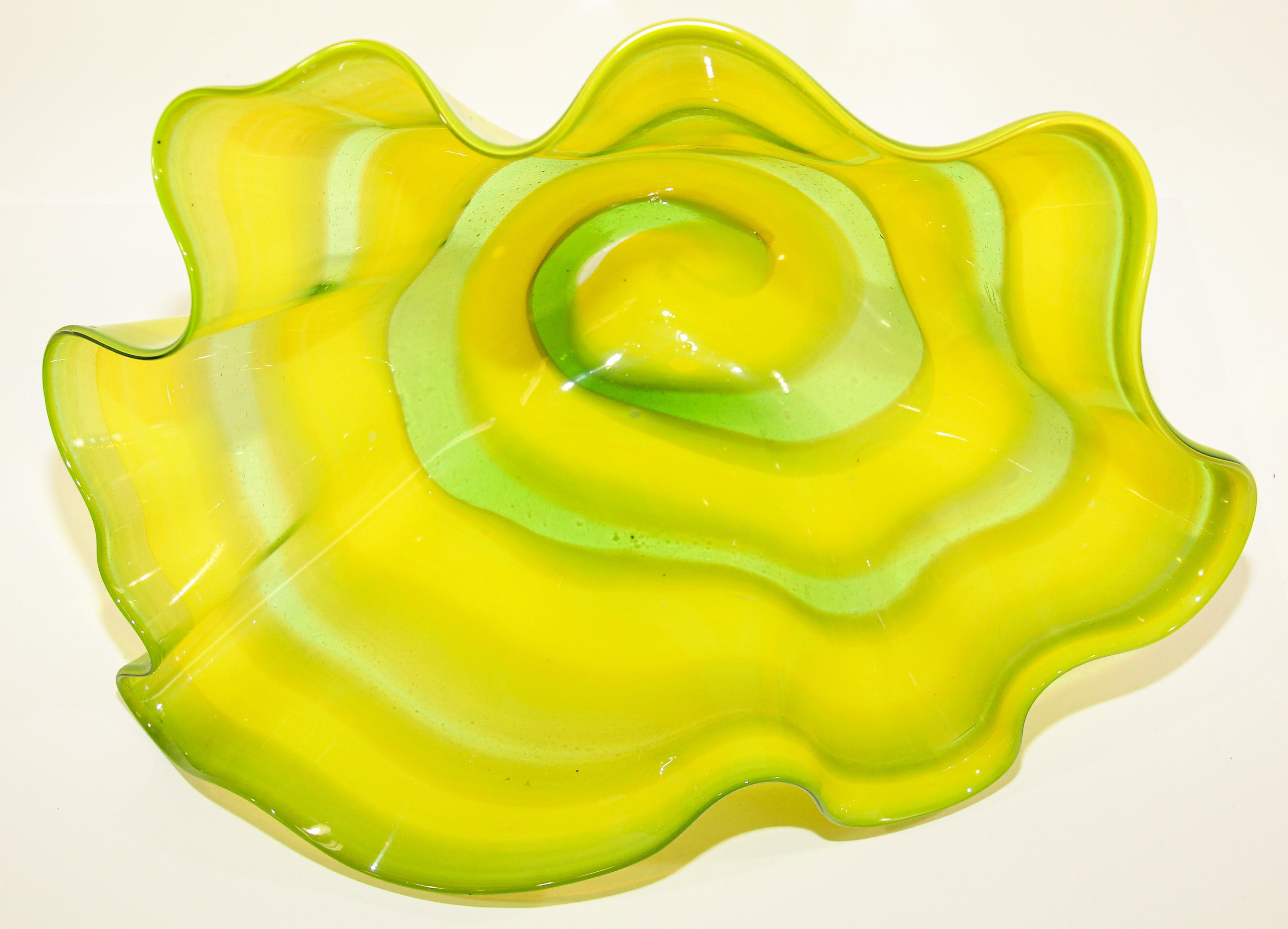 Large Murano Glass Sea form Yellow and Green Bowl, in the Style of Chihuly For Sale 4