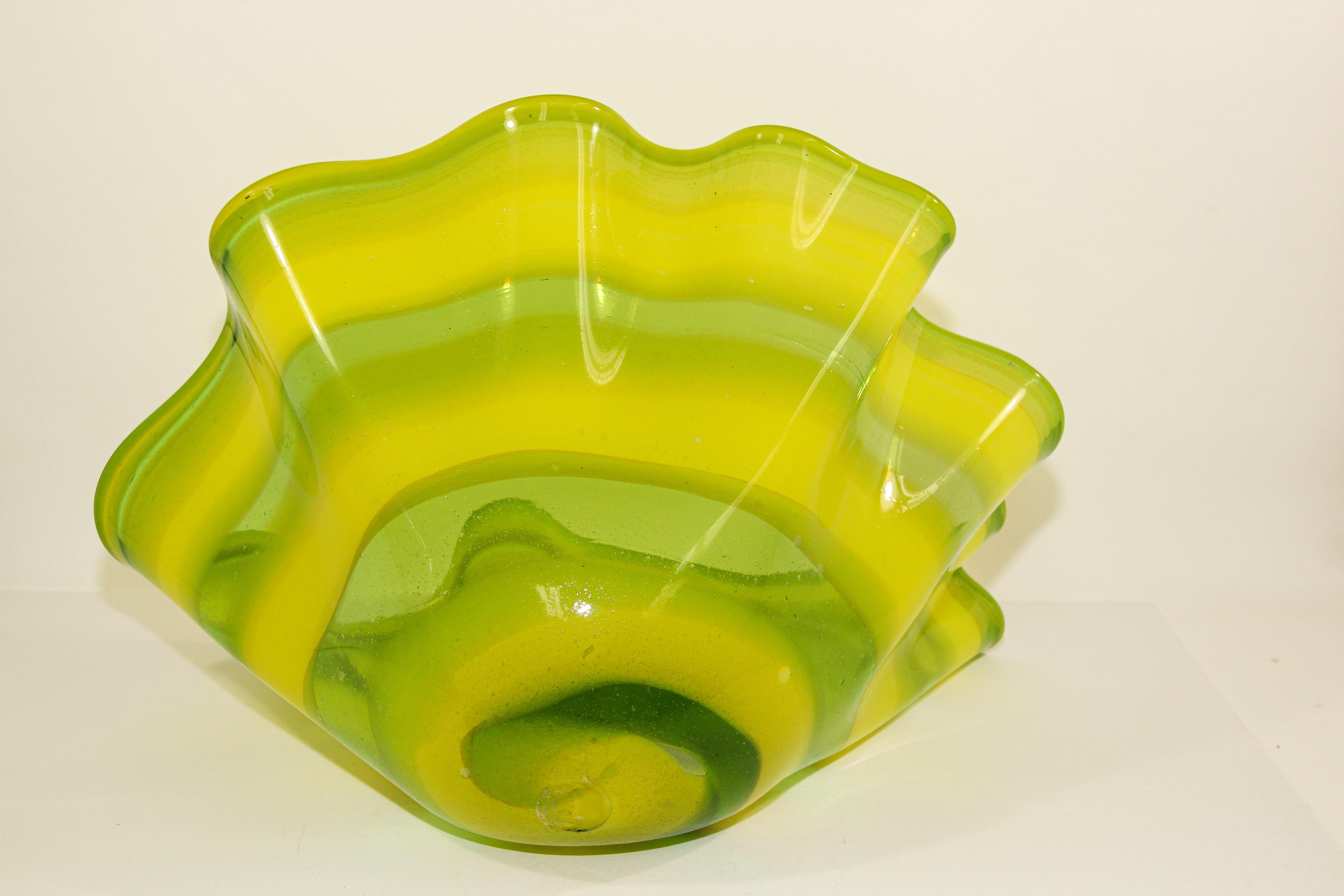 Large Murano Glass Sea form Yellow and Green Bowl, in the Style of Chihuly For Sale 7