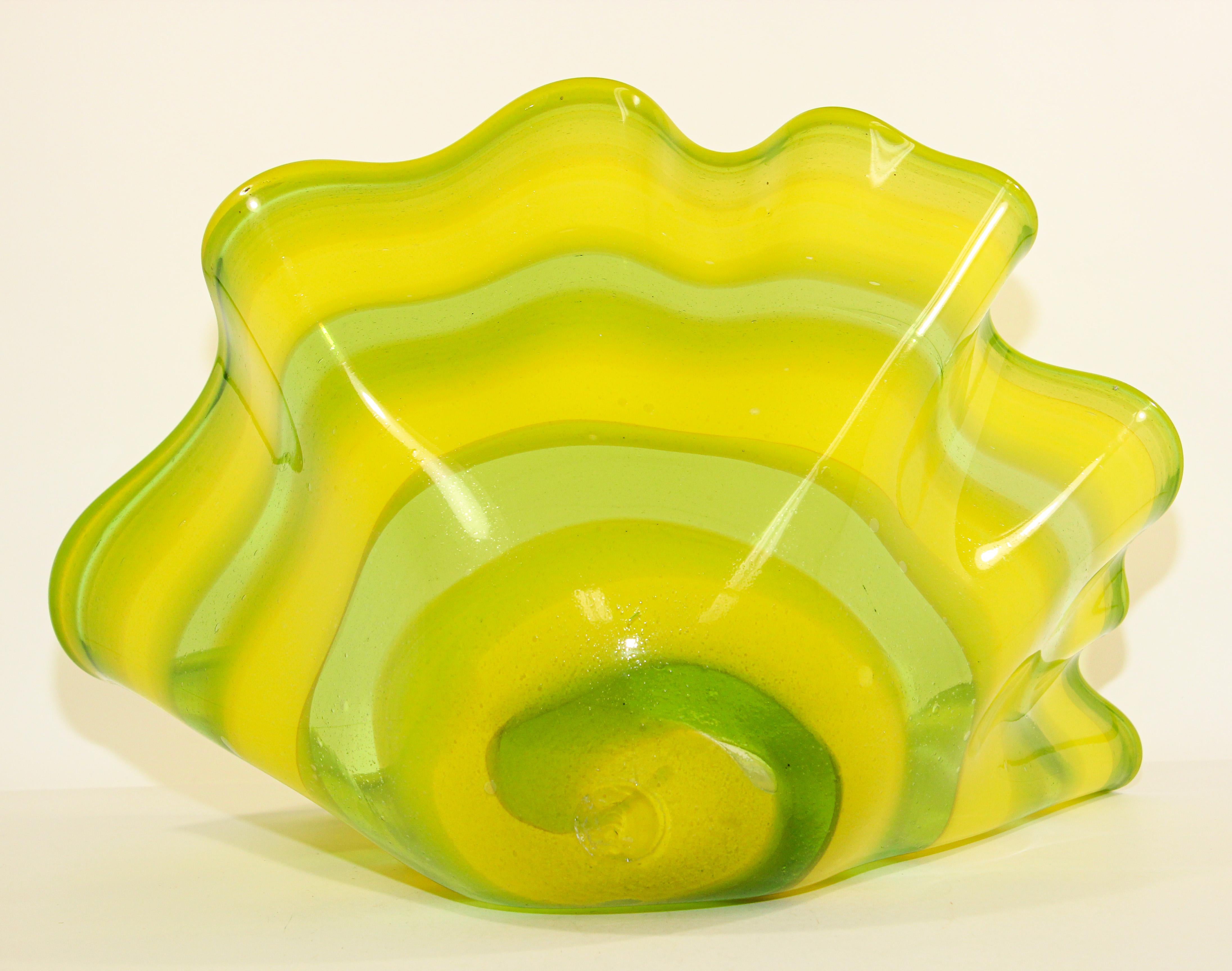 Large Murano Glass Sea form Yellow and Green Bowl, in the Style of Chihuly For Sale 10