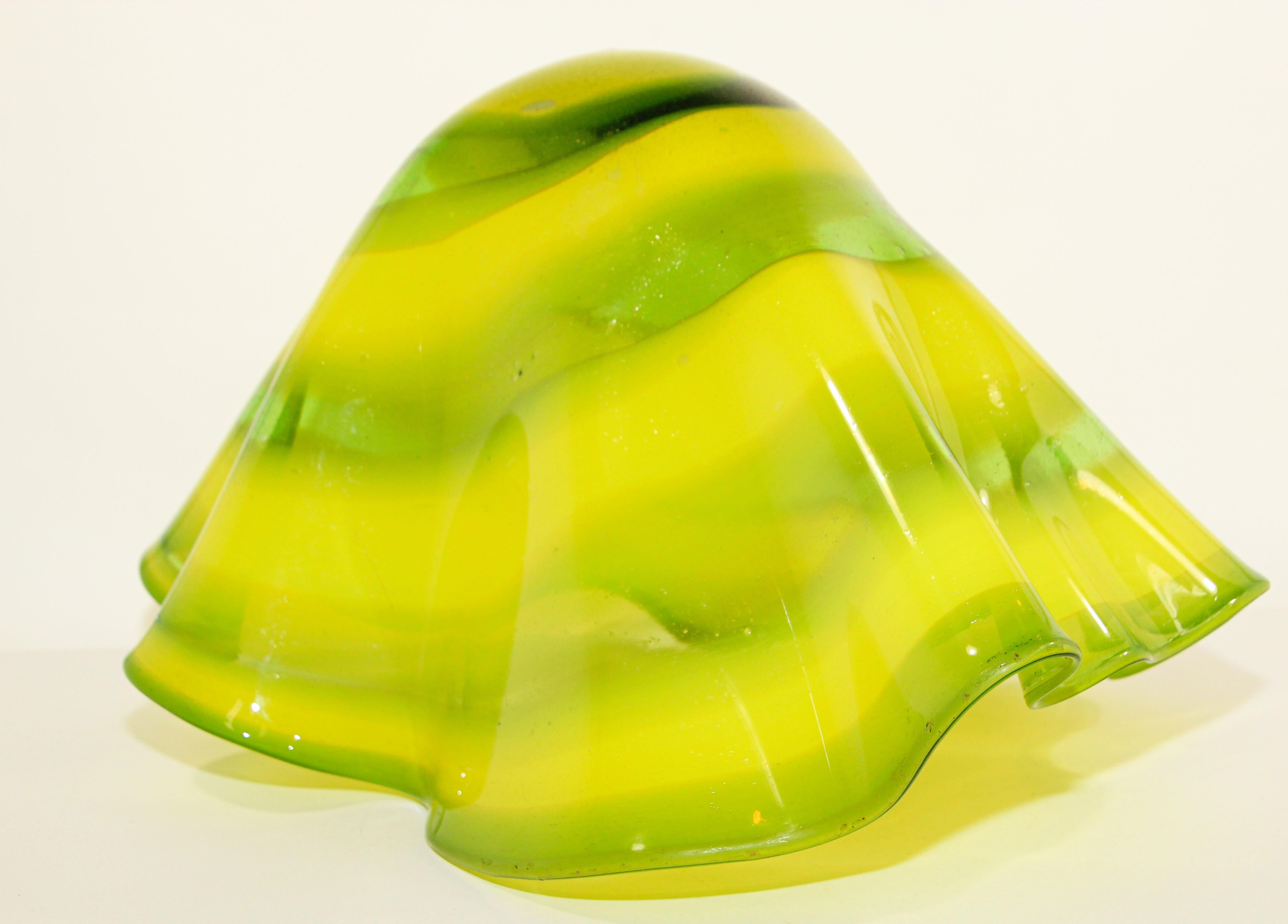 Large Murano Glass Sea form Yellow and Green Bowl, in the Style of Chihuly For Sale 12