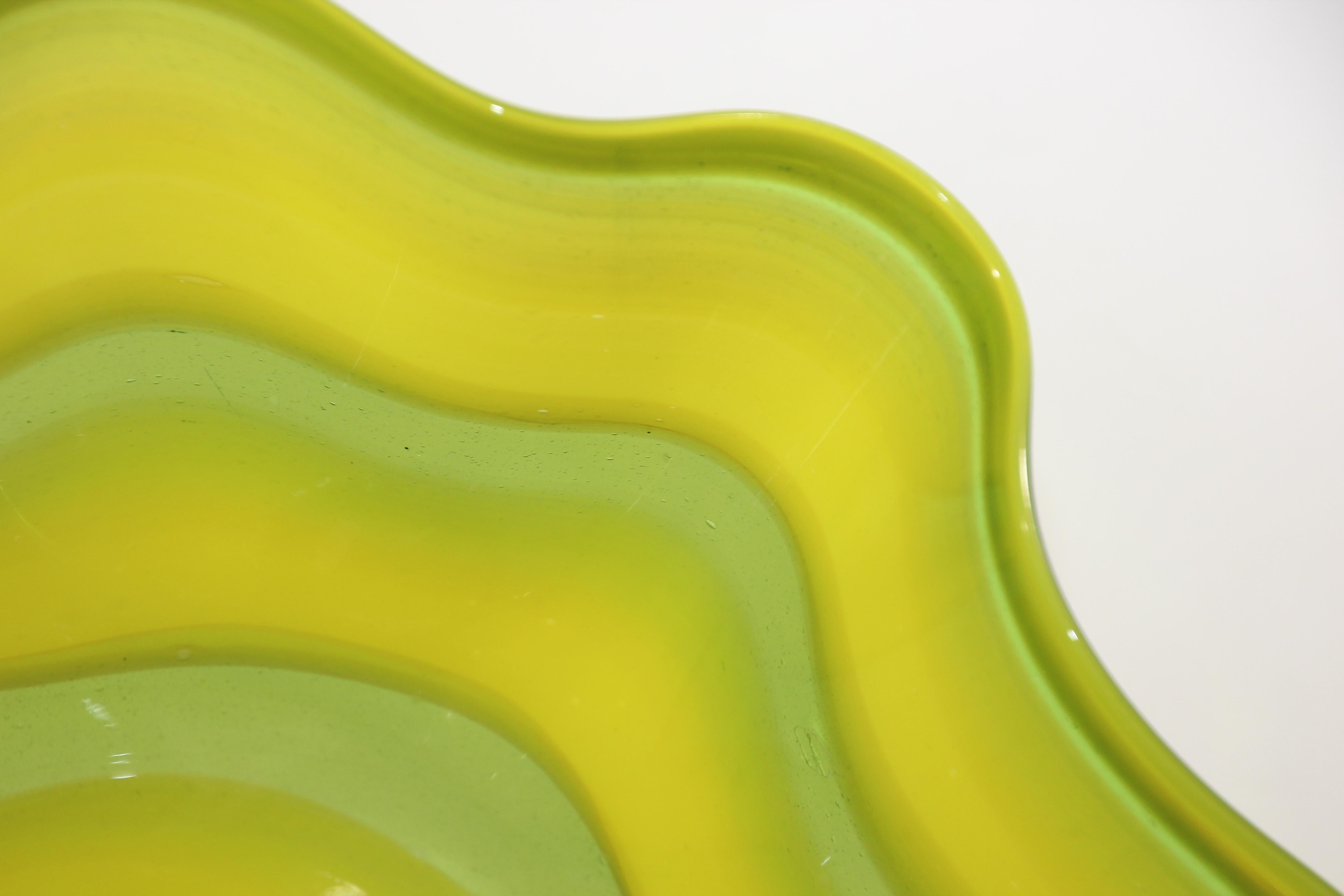 Large Murano Glass Sea form Yellow and Green Bowl, in the Style of Chihuly For Sale 1