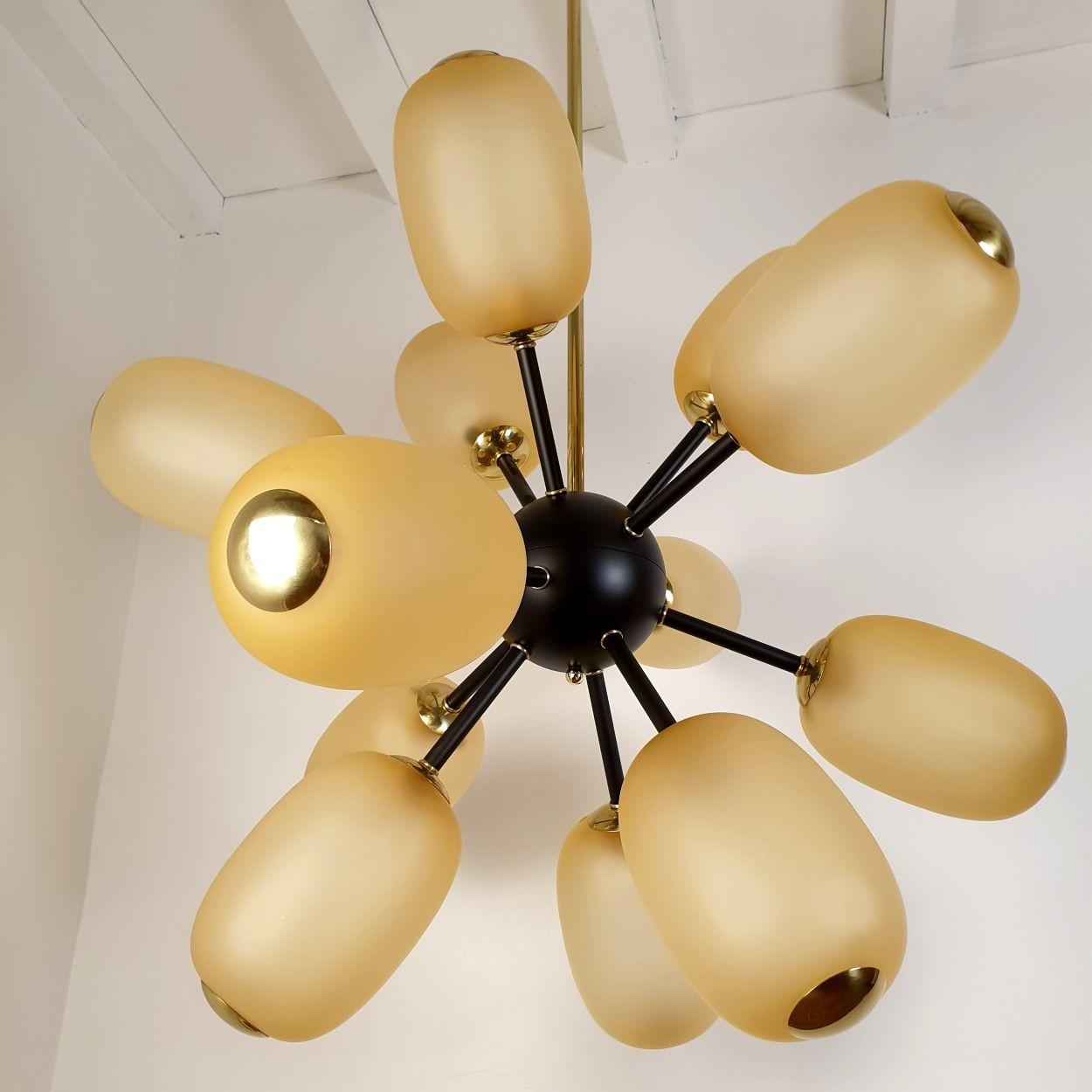 Großer Sputnik-Kronleuchter aus Murano-Glas, Italien im Zustand „Hervorragend“ im Angebot in Dallas, TX