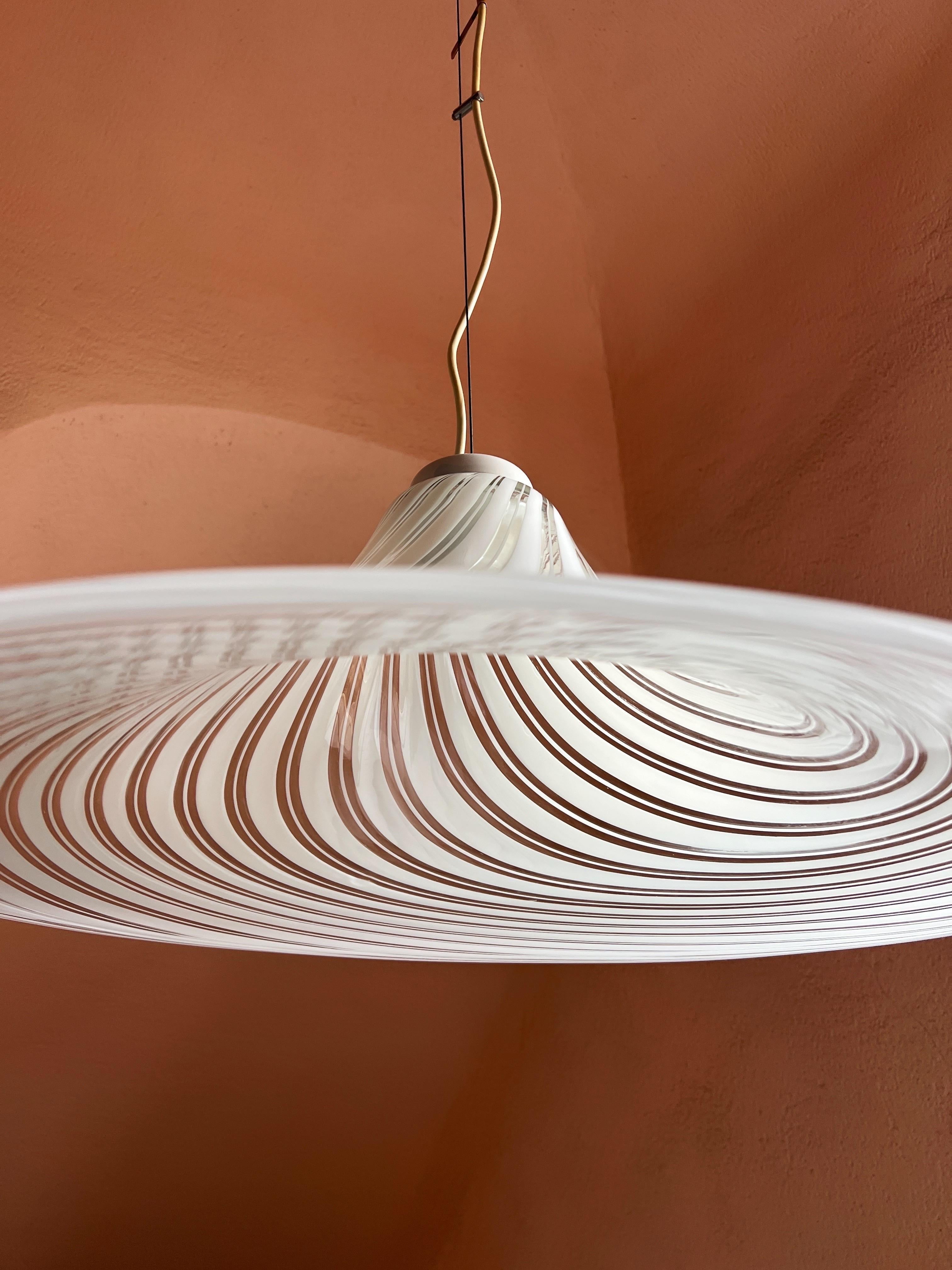 Italiano Grande plafoniera a volute in vetro di Murano, anni '70 in vendita