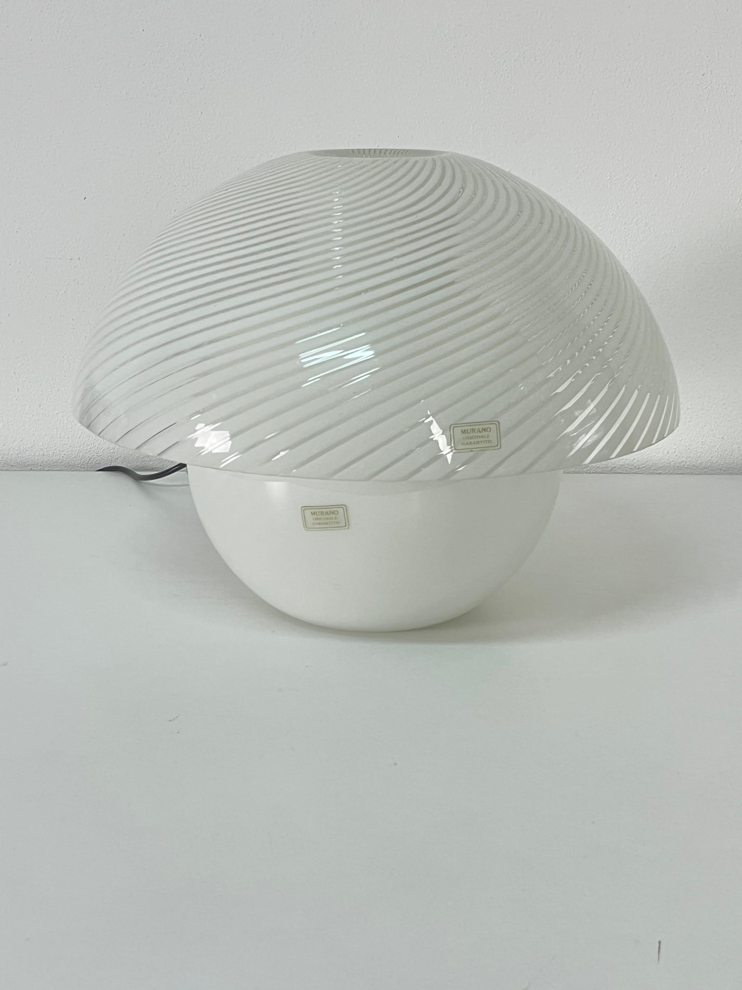 Grande lampada da tavolo in vetro di Murano attribuita a Venini, anni '70 in vendita 4