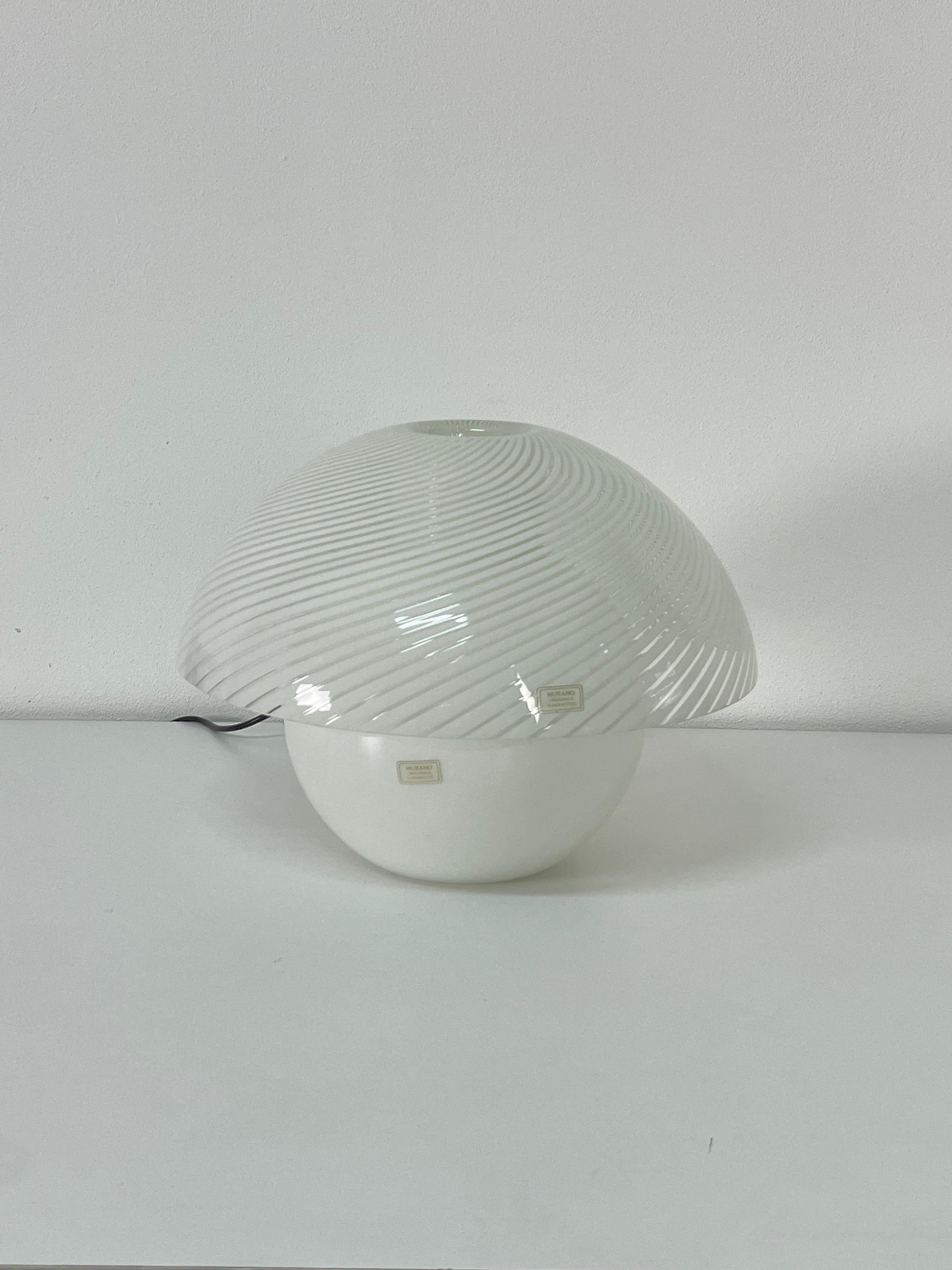Grande lampada da tavolo in vetro di Murano attribuita a Venini, anni '70 in vendita 5