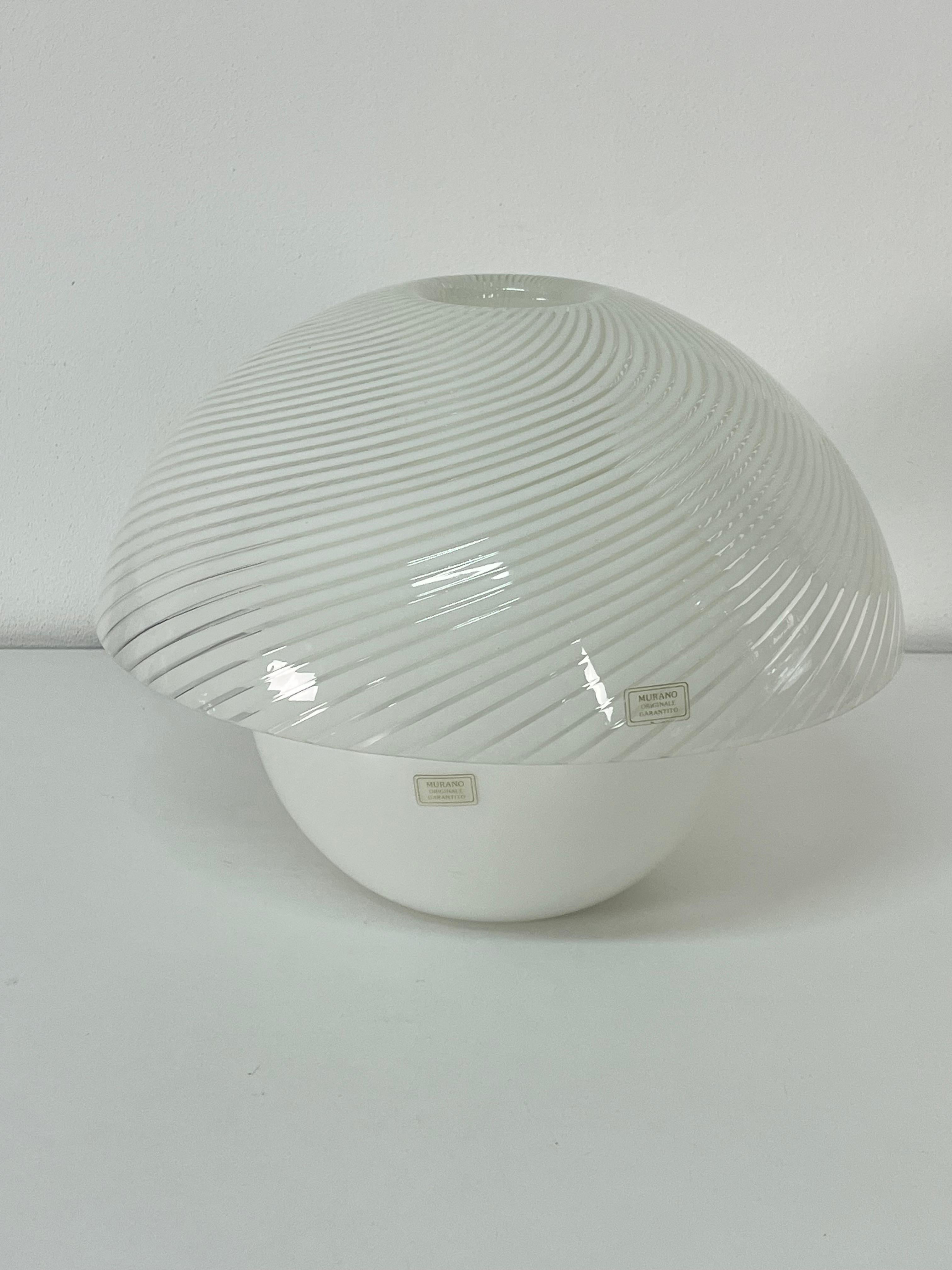Grande lampada da tavolo in vetro di Murano attribuita a Venini, anni '70 In condizioni ottime in vendita a Palermo, IT